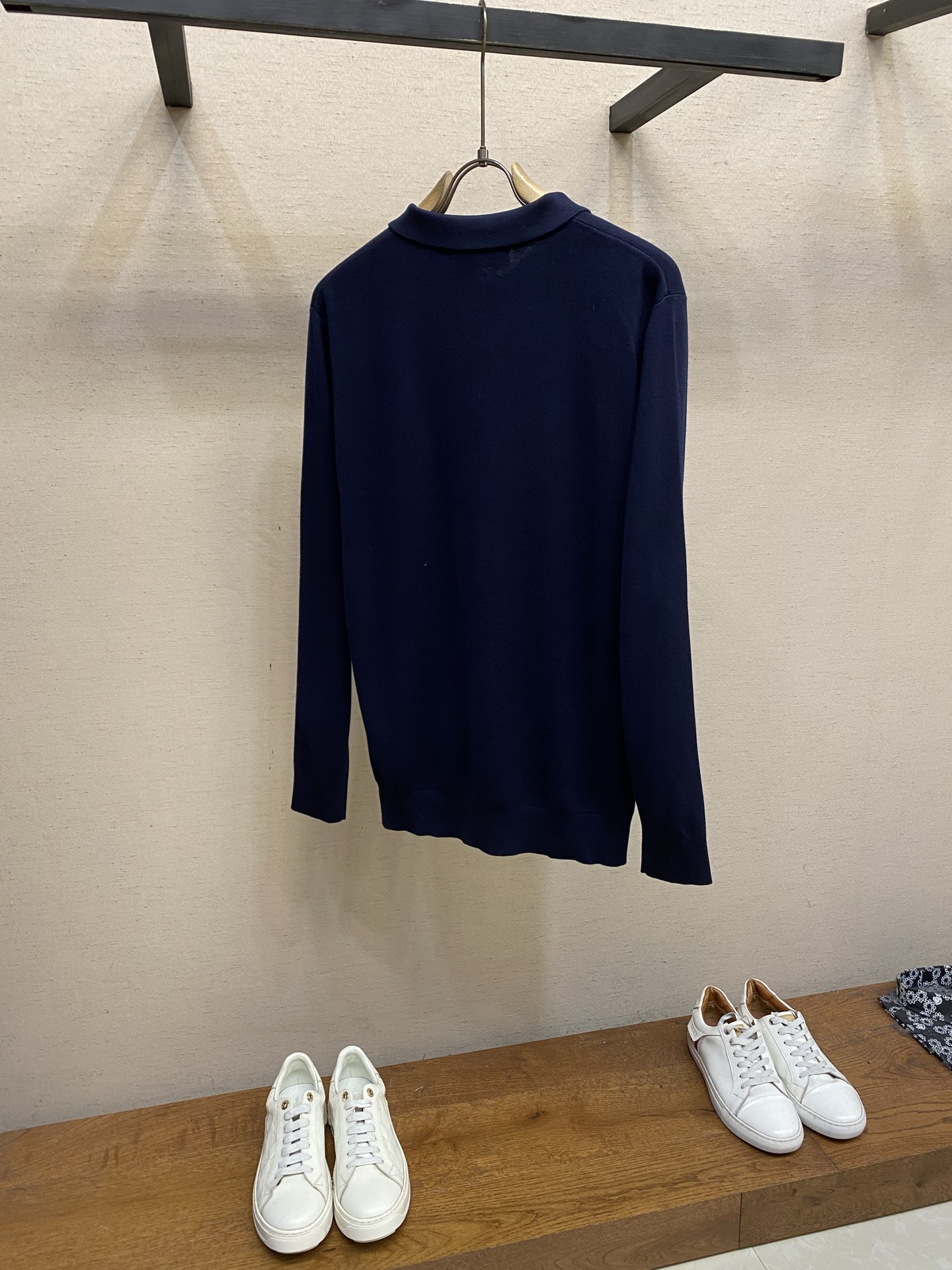 🌟🌟，，Loro Piana 极品桑蚕丝老P风 2026秋冬新品翻领长袖针织打底，简约中透着精致感。面料采用加厚89%天