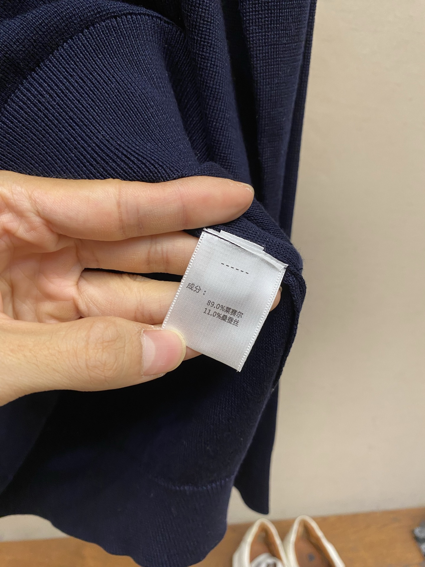 🌟🌟，，Loro Piana 极品桑蚕丝老P风 2026秋冬新品翻领长袖针织打底，简约中透着精致感。面料采用加厚89%天