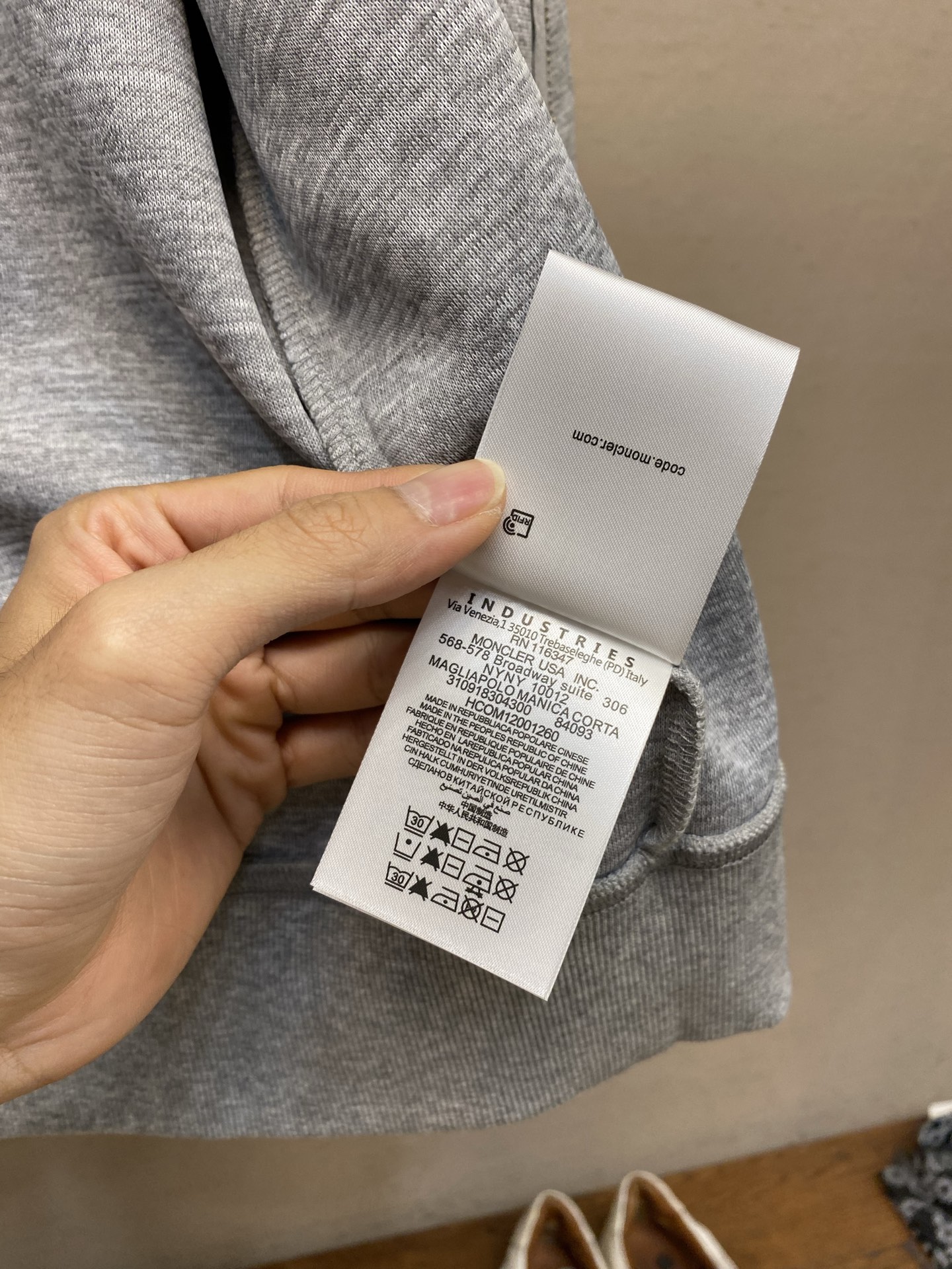 🌟🌟，，Moncler 连帽拉链卫衣|休闲质感单品 软糯亲肤面料，经典插肩版型，徽章刺绣点缀。 好搭不挑人，日常通勤、出