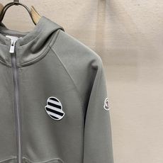 🌟🌟,,Moncler 连帽拉链卫衣|休闲质感单品 软糯亲肤面料,经典插肩版型,徽章刺绣点缀。 好搭不挑人,日常通勤、出 🌟🌟,,Moncler 连帽拉链卫衣|休闲质感单品 软糯亲肤面料,经典插肩版型,徽章刺绣点缀。 好搭不挑人,日常通勤、出