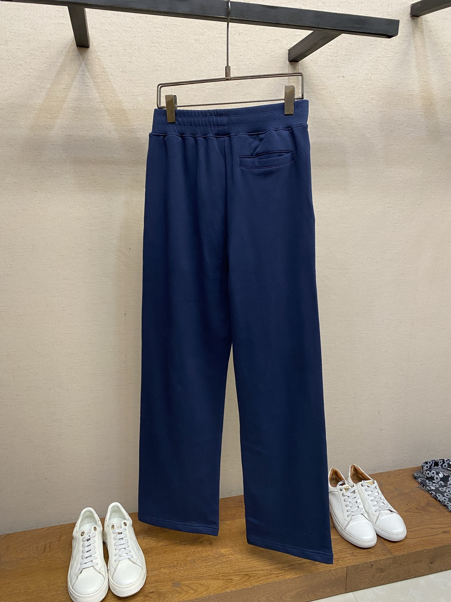 🌟🌟，，Dior 小迪标直筒运动长裤 ⚠️原¥11560购买；棉质起绒圈面料、迪标标识刺绣、抽绳腰头、侧面无盖暗袋、微喇