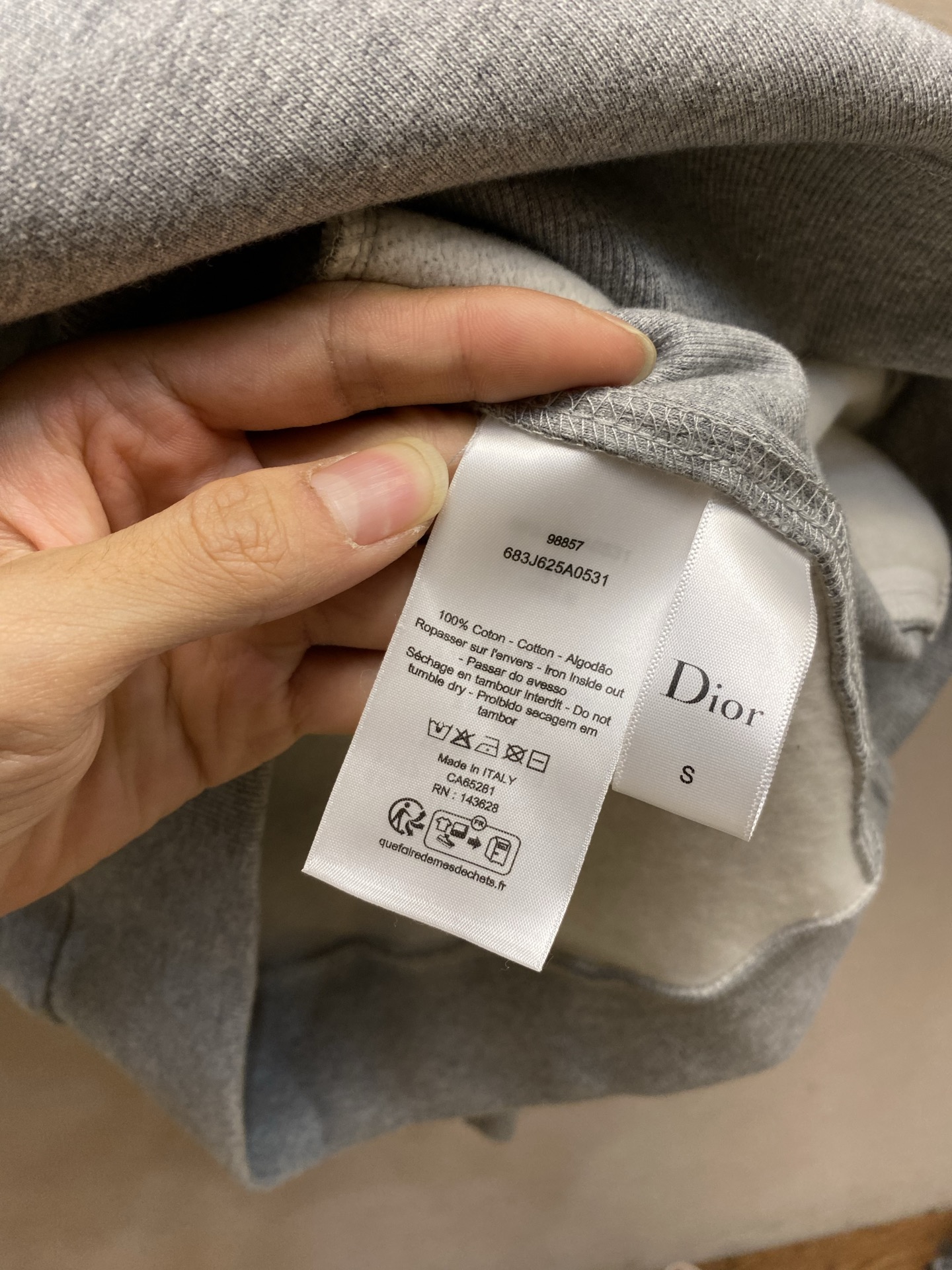 🌟🌟，，Dior 蒙田刺绣半高拉链卫衣 发售色系：灰色、绿色 ⚠️原¥15560购买；棉质起绒卫衣面料、Montaign