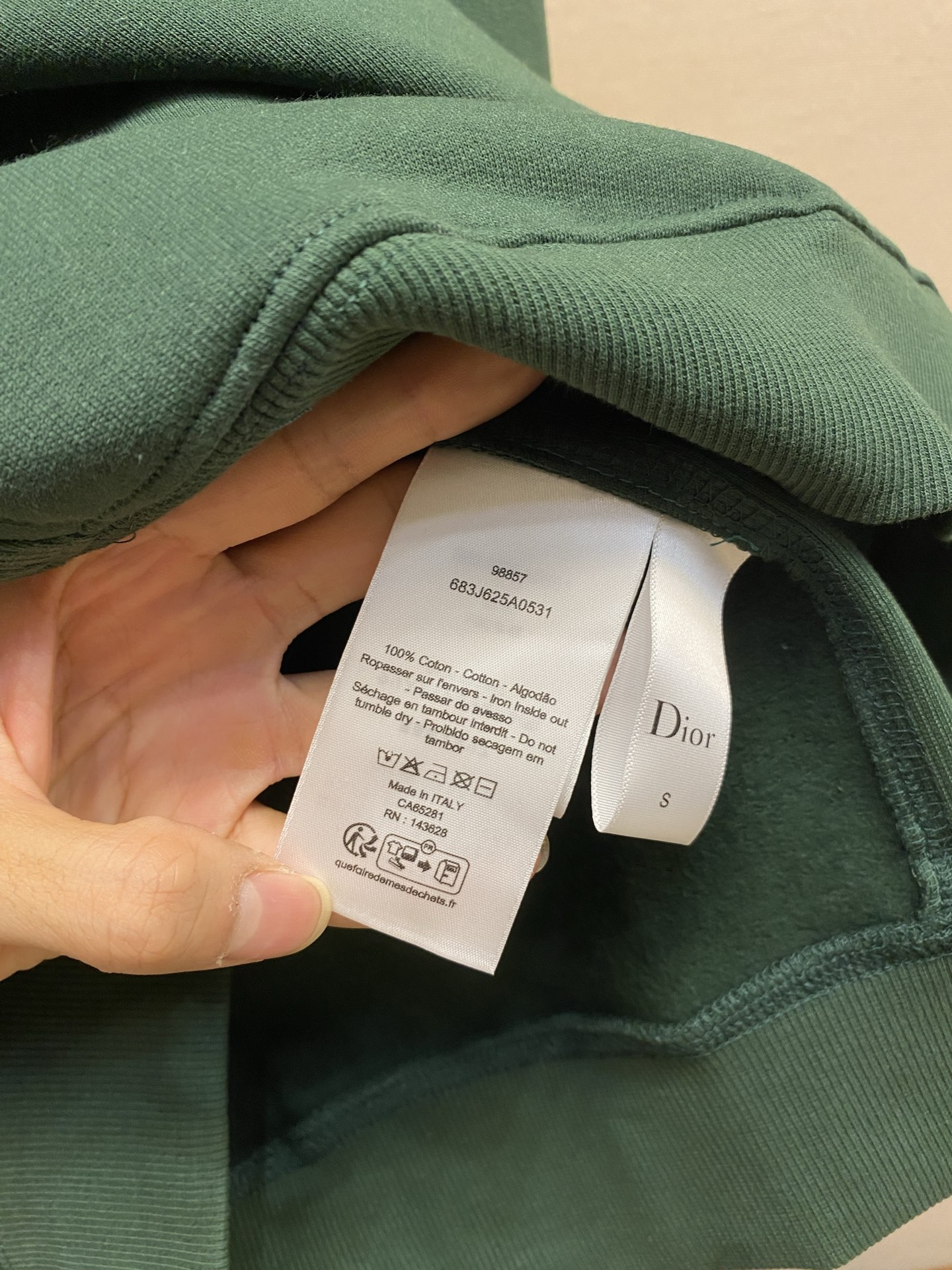 🌟🌟，，Dior 蒙田刺绣半高拉链卫衣 发售色系：灰色、绿色 ⚠️原¥15560购买；棉质起绒卫衣面料、Montaign