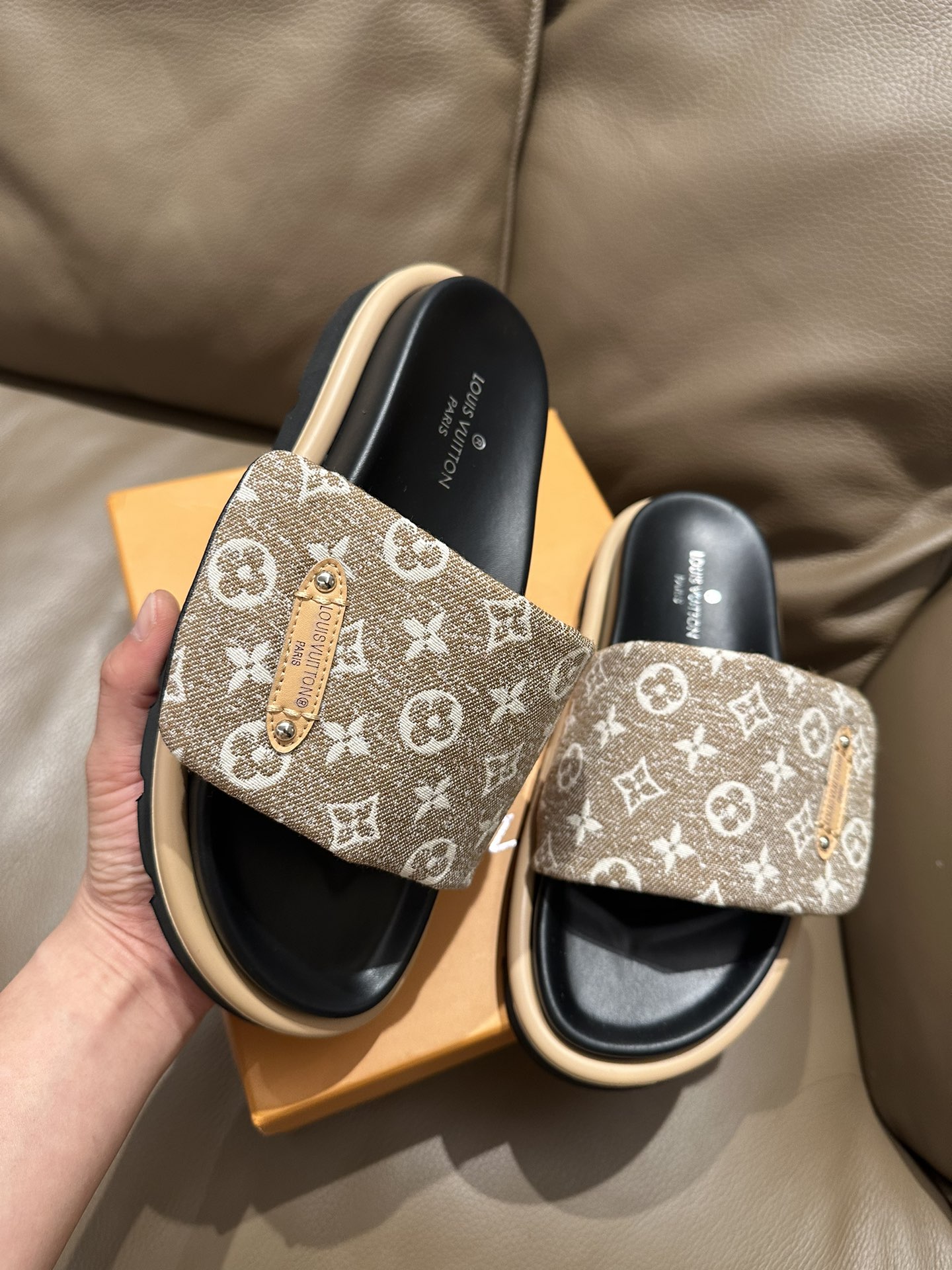 Where To Buy The Best Replica
 Louis Vuitton Shoes Slippers Unisex