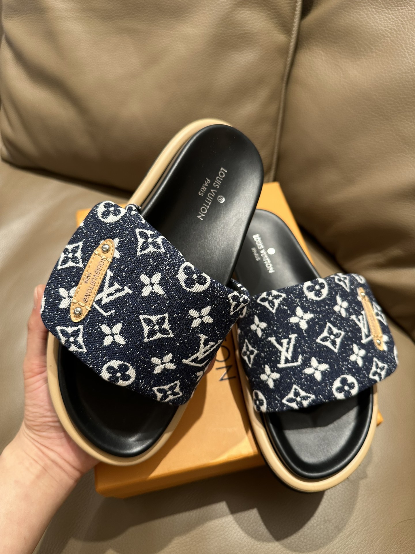 Louis Vuitton Replica
 Shoes Slippers Unisex