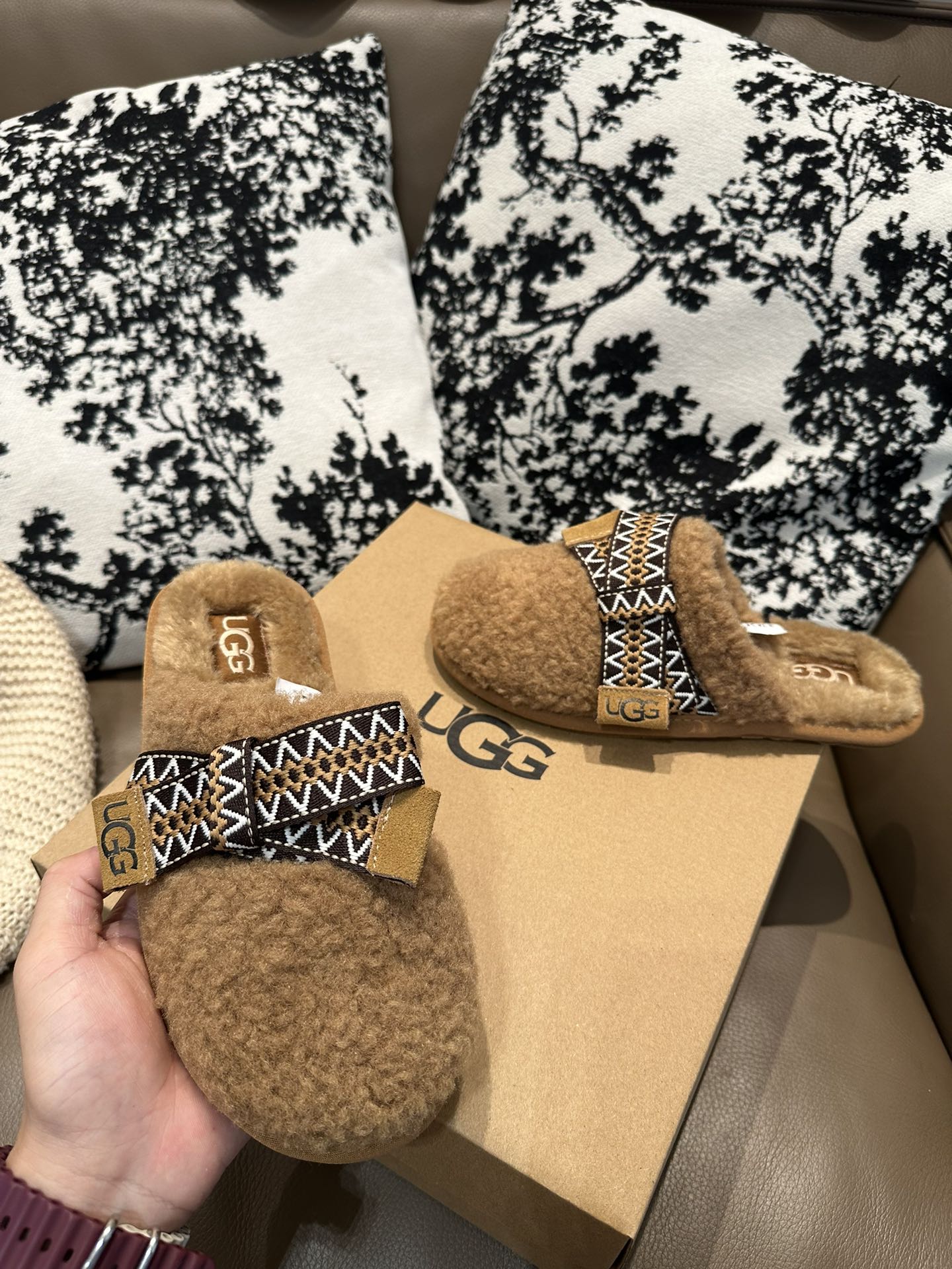 NO:477081,UGG full wool half-pack head original disassembled 1/1 replica purchasing grade fabric wool inner wool size 35-40 size, fur shoes and snow boots, boots19860909UGG 全羊毛半包头 原版拆解1/1复刻 代购级 面料羊毛 内里羊毛 size35-40码,毛毛鞋雪地靴,boots,Women's Shoes