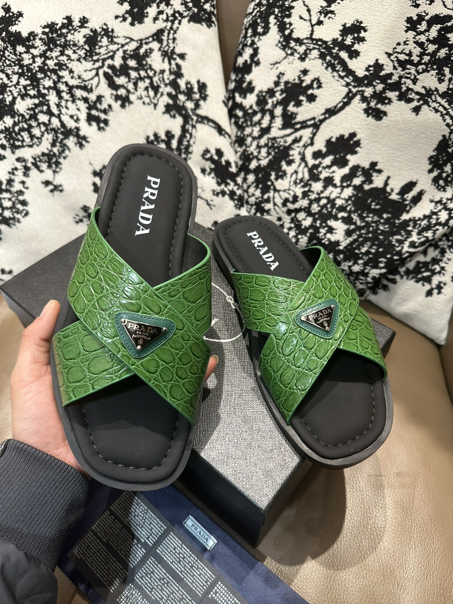 NO:272731,PRADA crocodile leather surface, cowhide feet, full package 38-46 sizes, prada, cowhide, crocodile skin19860909PRADA 鳄鱼皮面、垫牛皮脚、全套包装38-46码,,prada,cowhide,crocodile skin,Men's shoes