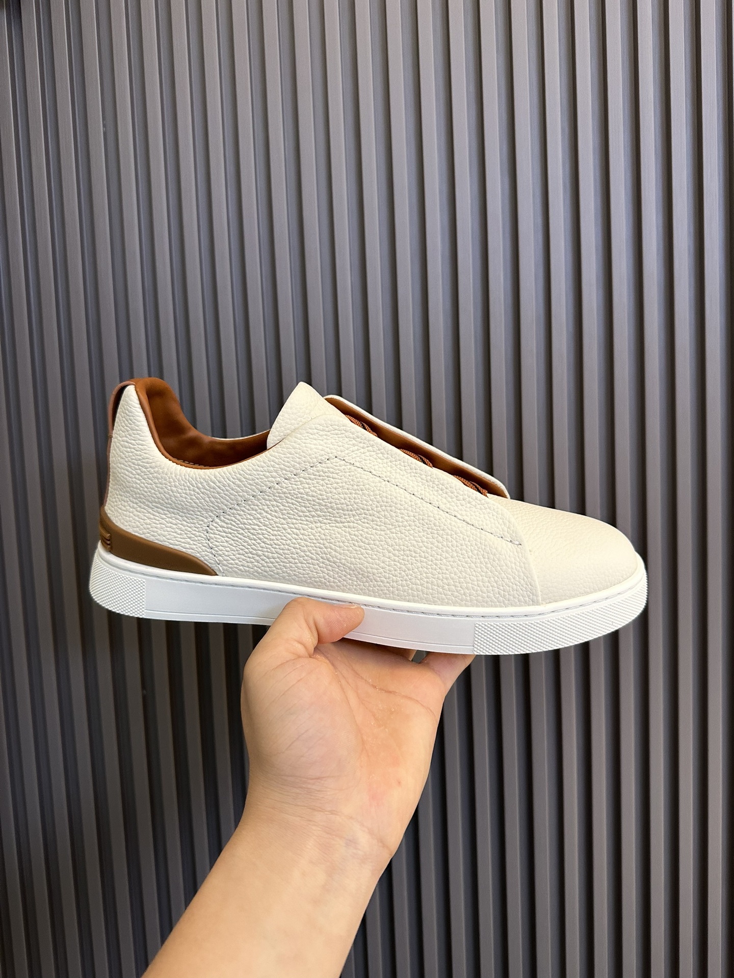 NO:406150,(High-end version is long-term. Order price is also available) Cook. Bill Gates's same popular ERMENEGILDO ZEGNA Men's shoes imported fabric cowhide, inner layer cowhide, footbed layer cowhide, lightweight TU and rubber foamed sole Size 41 42 43 44 45 46 Standard leather shoe size Original packaging (various colors are only used for orders), casual shoes/sports shoes, zegna, sneakers, cowhide19860909（高版本长期做货.订单另外价） 库克. 比尔盖茨同款爆款ERMENEGILDO ZEGNA 杰尼亚男鞋 面料进口牛皮 内里头层牛皮,垫脚头层牛皮, 轻便TU加橡胶发泡大底 码数 41 42 43 44 45 46 标准皮鞋码 原版包装（杂色只做订单）,休闲鞋/运动鞋,zegna,sneakers,cowhide,Women's Shoes