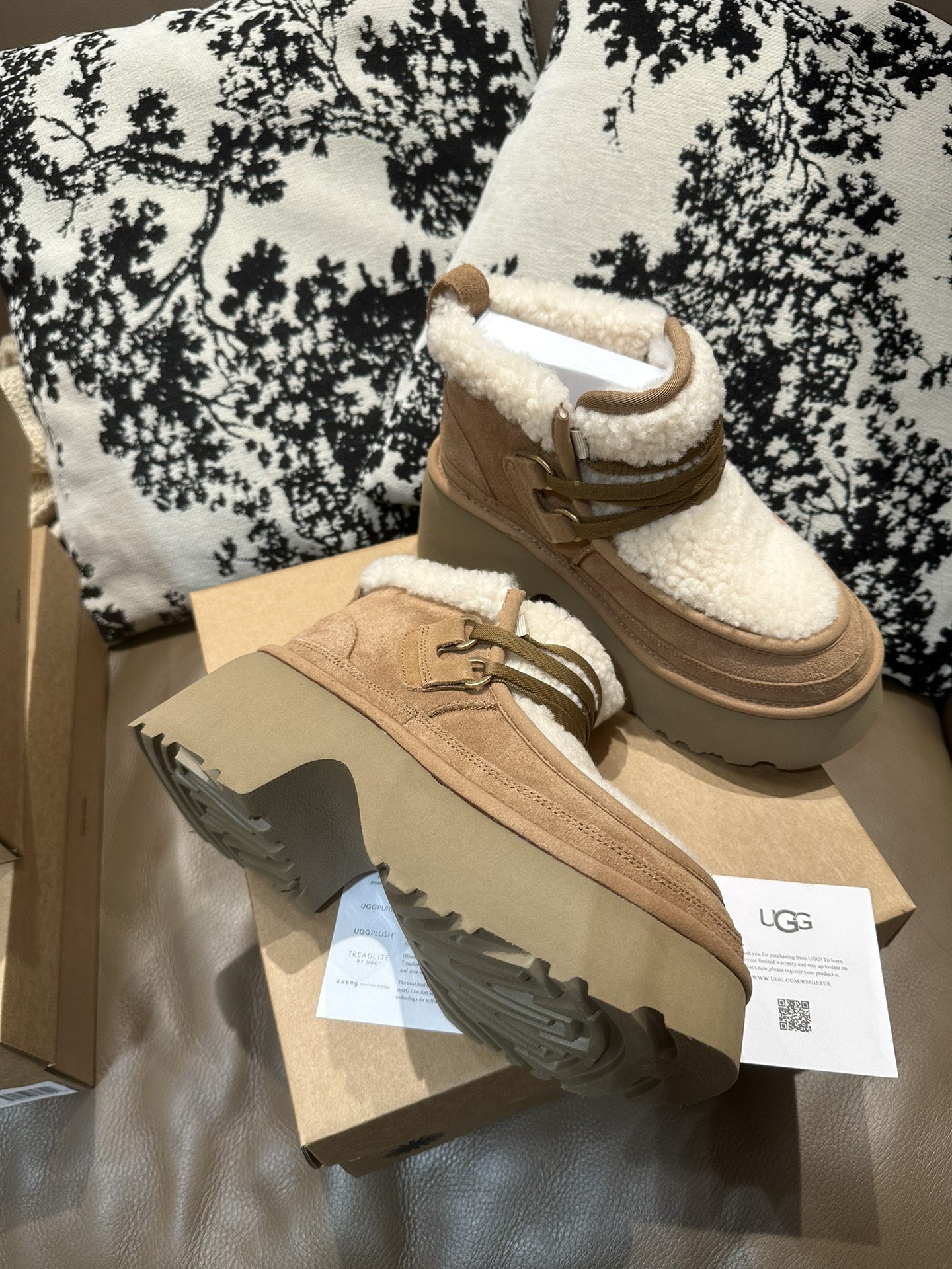 NO:579520,UGG mermaid advanced version, all sheepskin inside and outside, size 35-40, sheepskin19860909UGG 人鱼进阶高版本,内外全羊皮毛一体 35-40码,,sheepskin,Men's shoes