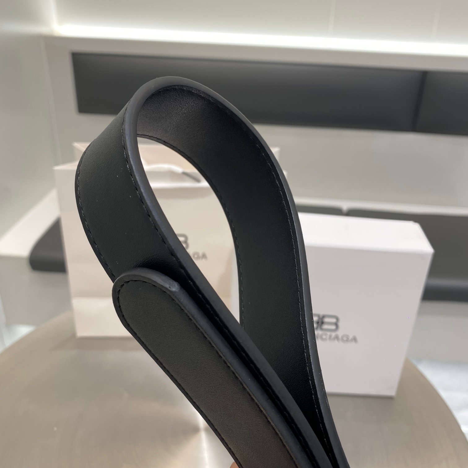💰85，BALENCIAGA巴黎世家新款时尚腰带，原版光皮搭配原版底皮，配上复古经典扣，时尚百搭，宽度3.5cm