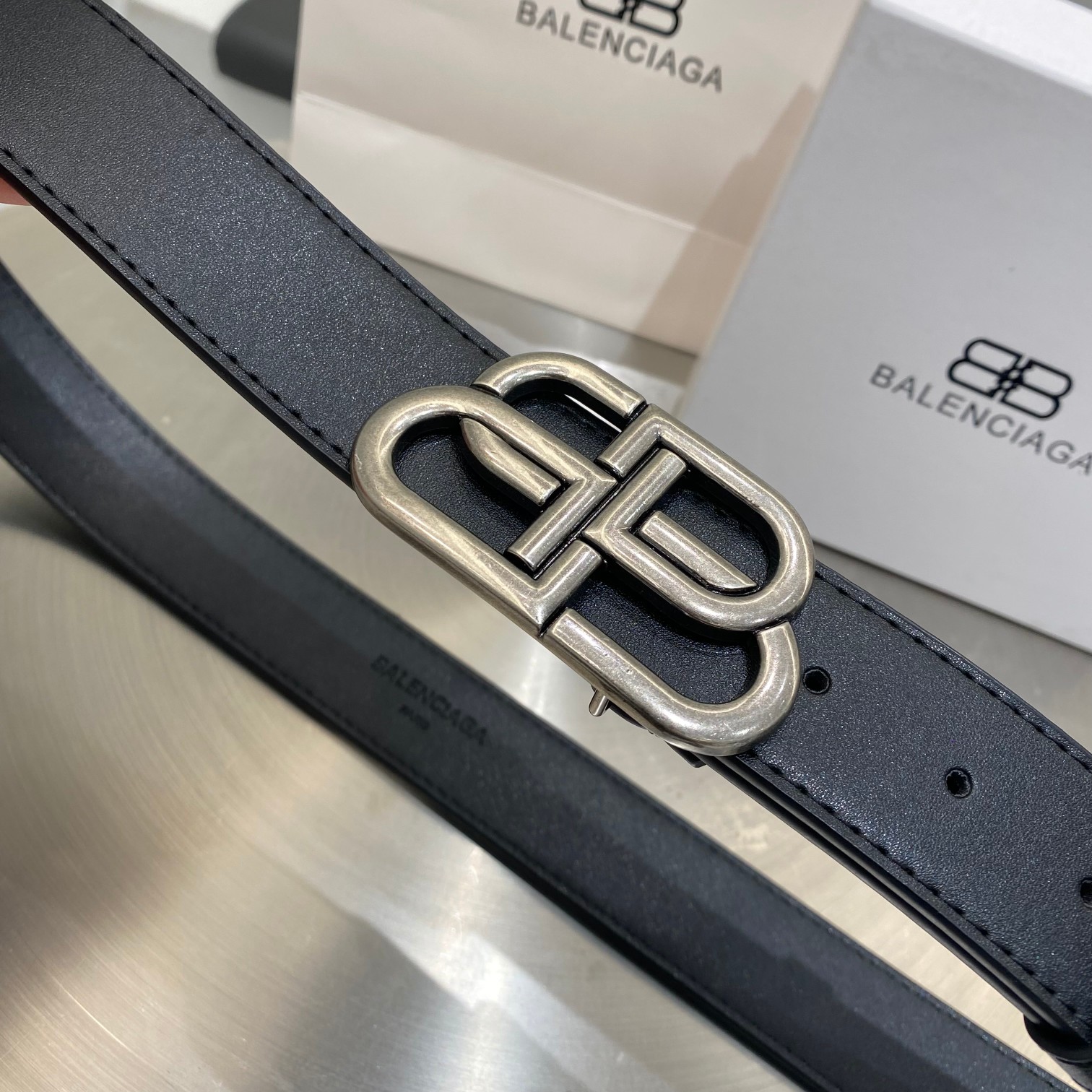 💰85，BALENCIAGA巴黎世家新款时尚腰带，原版光皮搭配原版底皮，配上复古经典扣，时尚百搭，宽度3.5cm