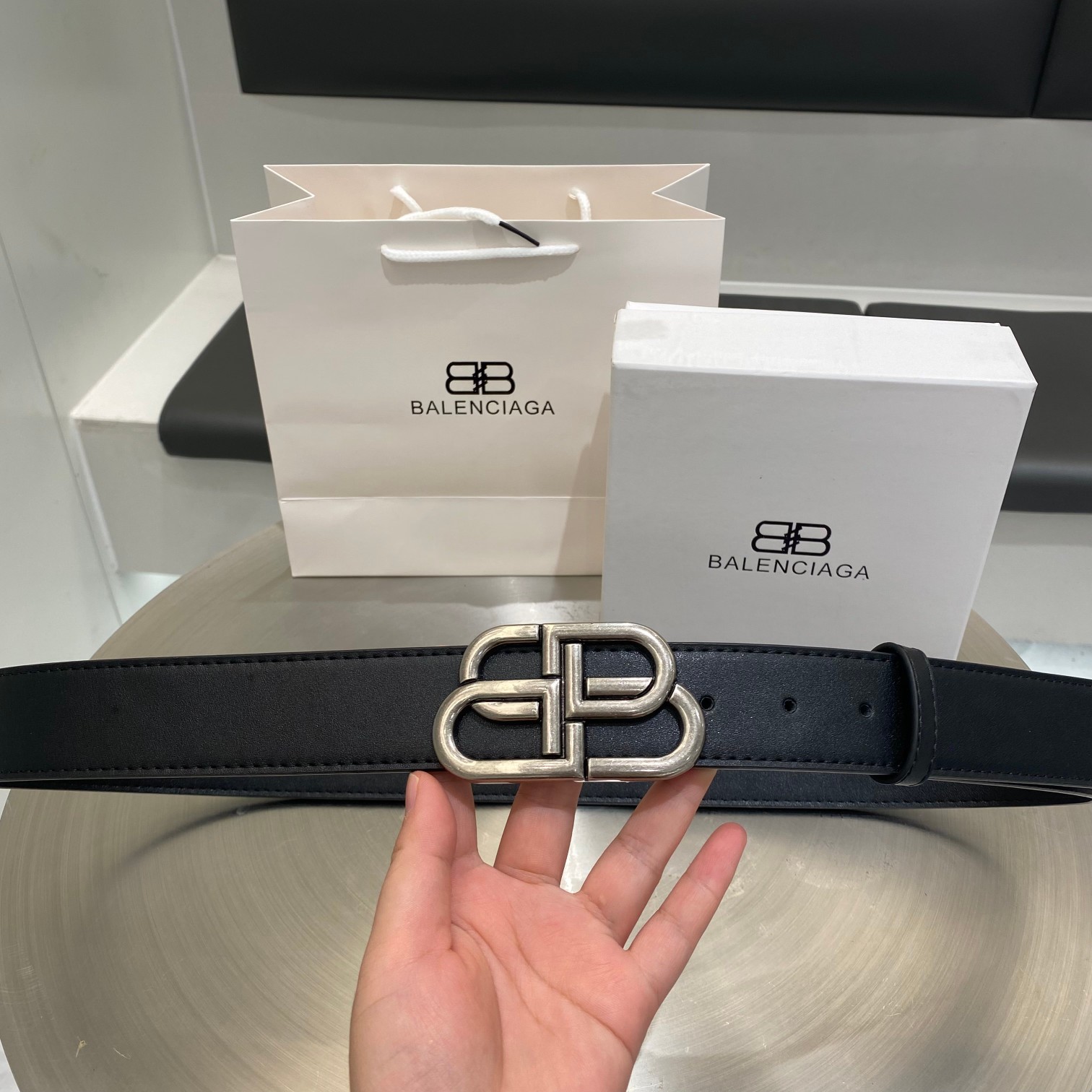 💰85，BALENCIAGA巴黎世家新款时尚腰带，原版光皮搭配原版底皮，配上复古经典扣，时尚百搭，宽度3.5cm