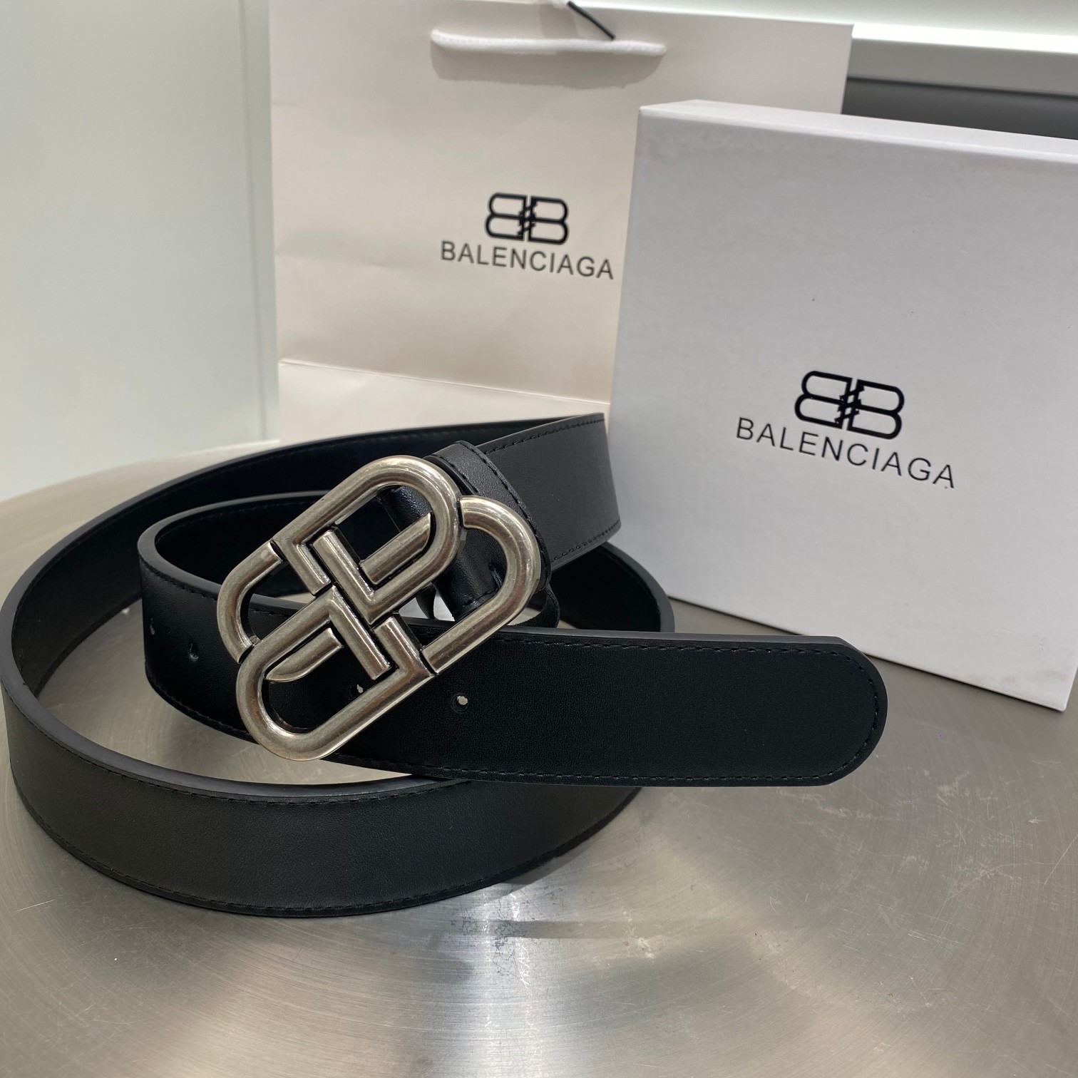 💰85，BALENCIAGA巴黎世家新款时尚腰带，原版光皮搭配原版底皮，配上复古经典扣，时尚百搭，宽度3.5cm