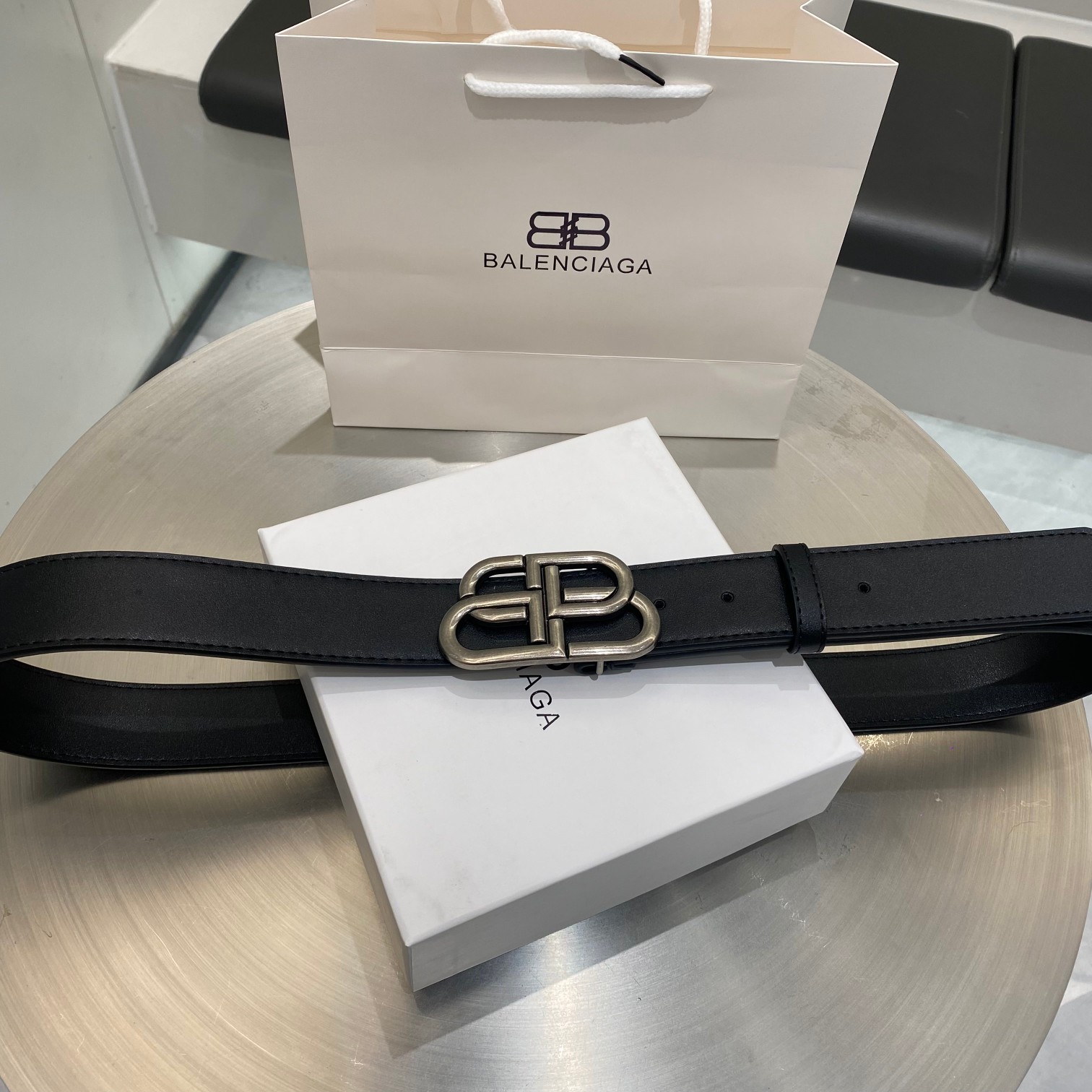 💰85，BALENCIAGA巴黎世家新款时尚腰带，原版光皮搭配原版底皮，配上复古经典扣，时尚百搭，宽度3.5cm