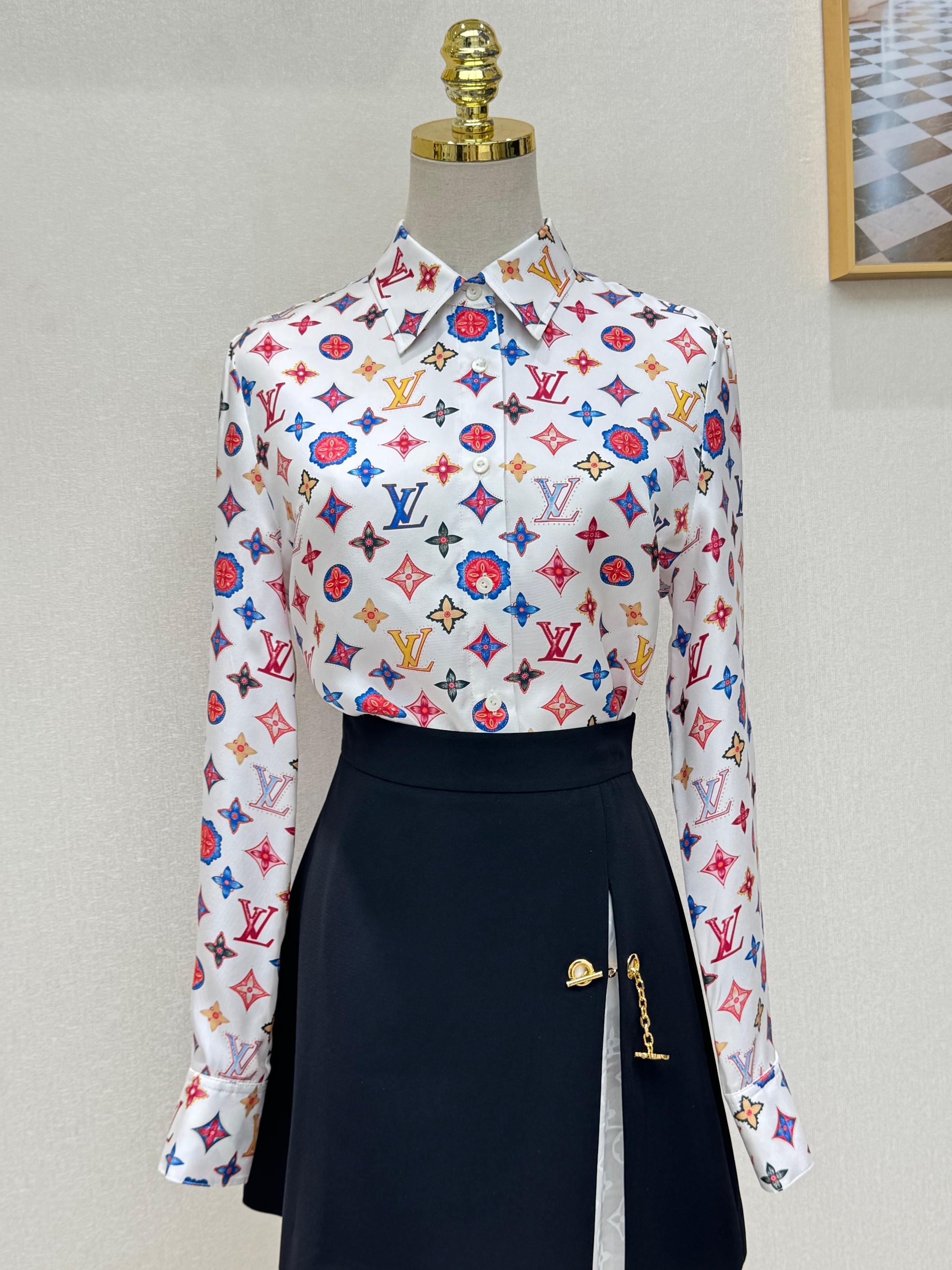 Louis Vuitton Printed Silk Shirt - Clover & Logo Design, Soft & Comfortable 5 a1740182983923 2441