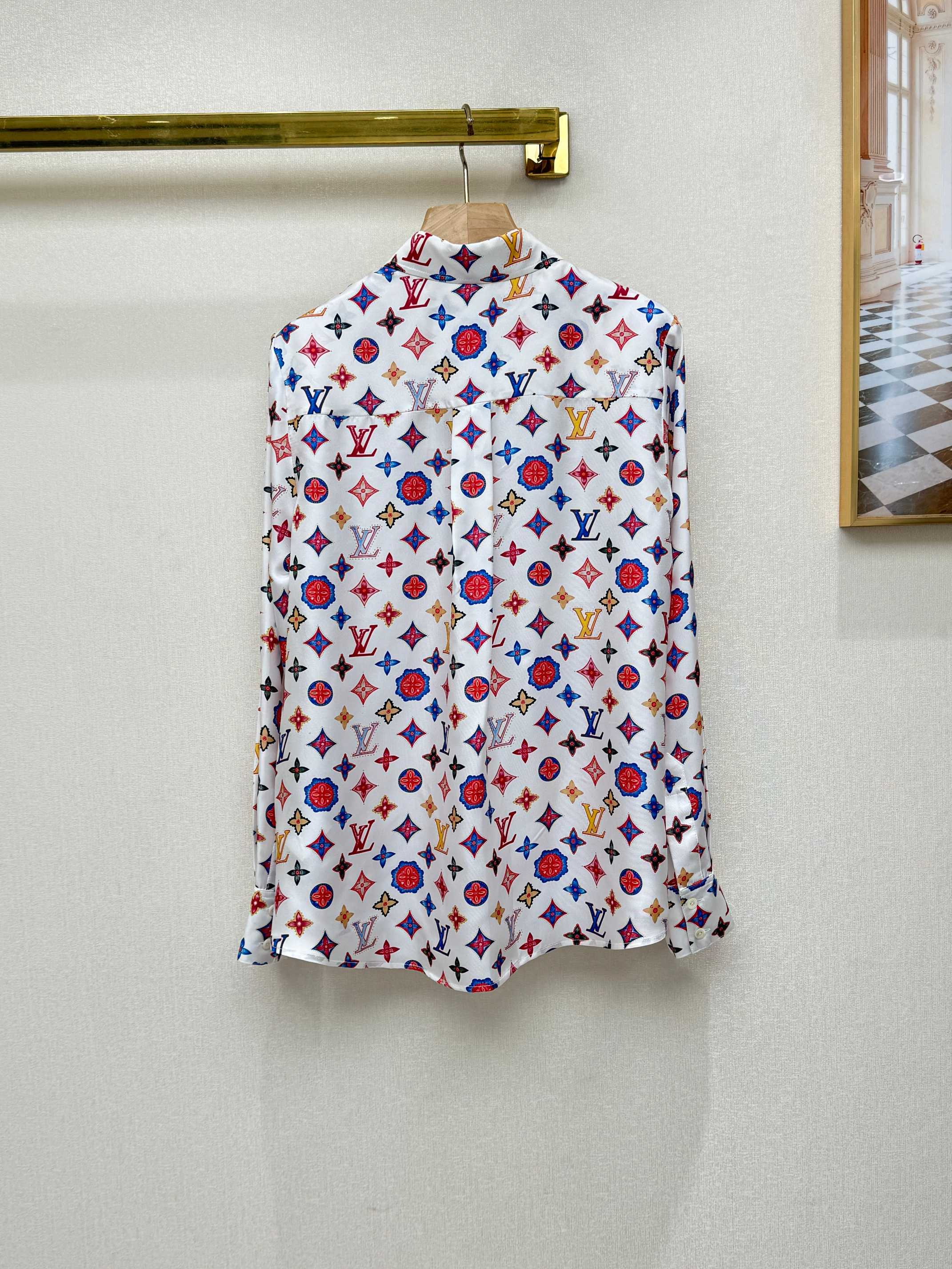 Louis Vuitton Printed Silk Shirt - Clover & Logo Design, Soft & Comfortable 4 a1740182984454 6081