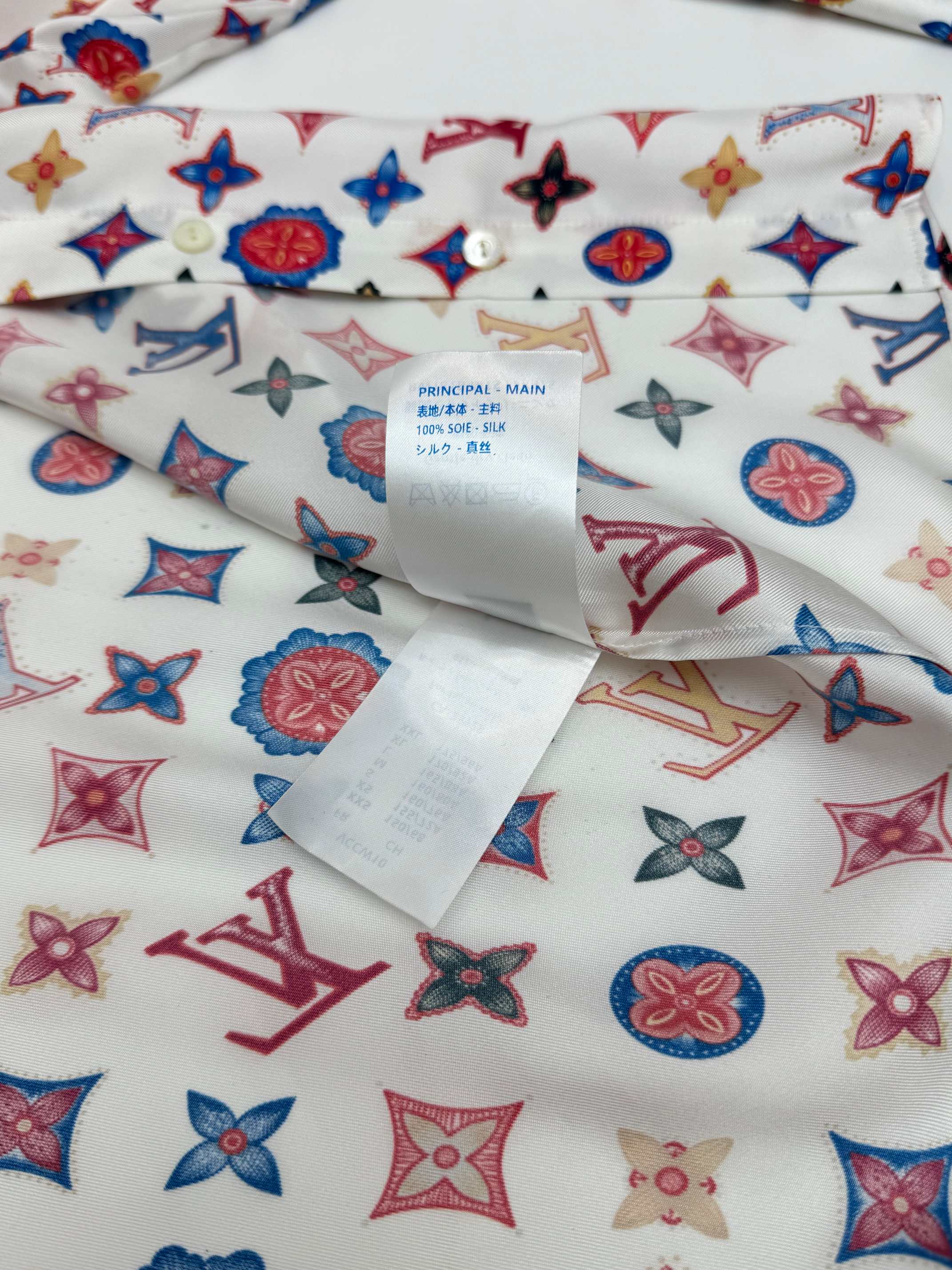 Louis Vuitton Printed Silk Shirt - Clover & Logo Design, Soft & Comfortable 9 a1740182986534 3447