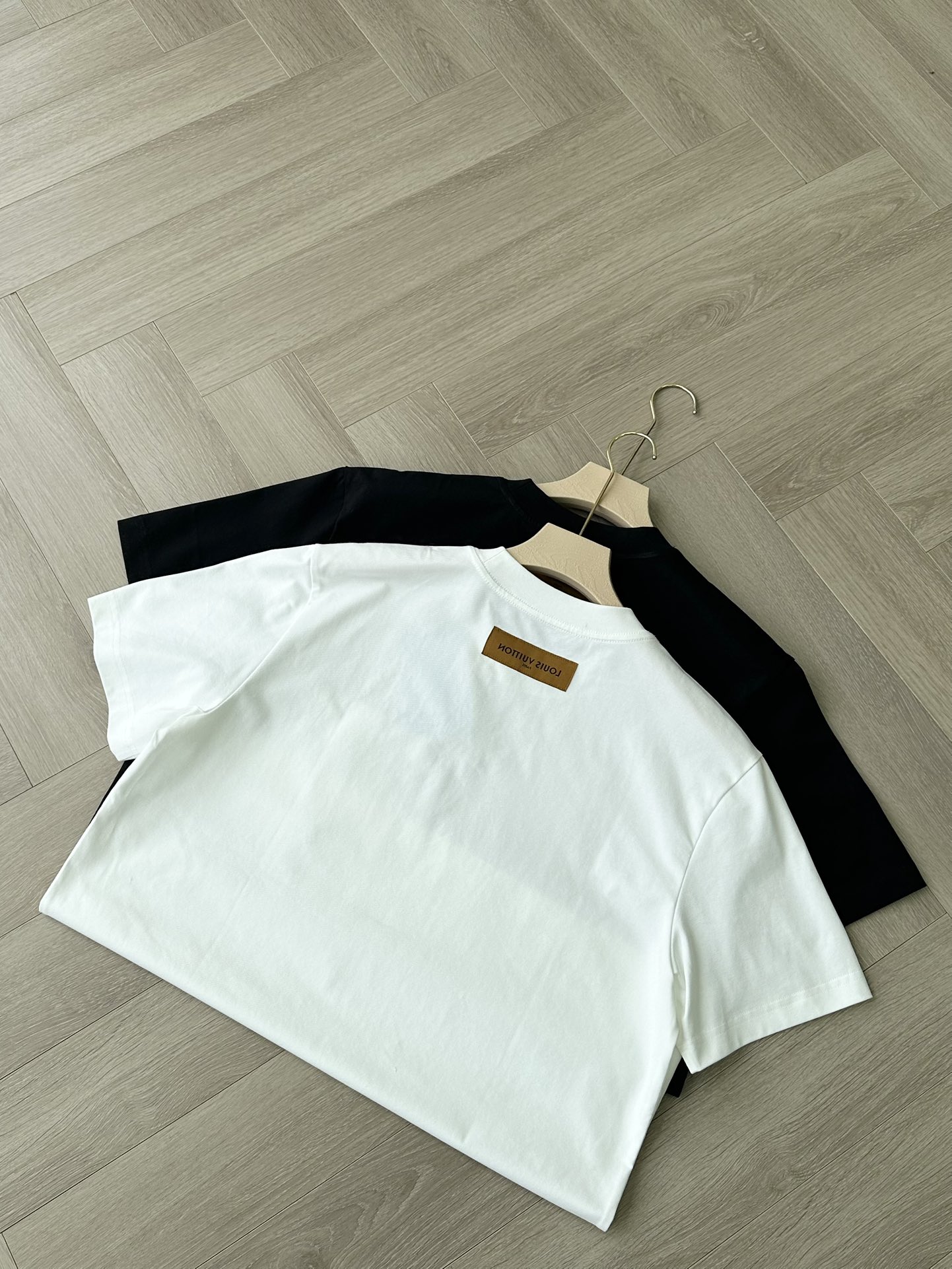 Louis Vuitton: Men's New Black and White Cotton T-shirt - Summer Essential 6 i1746961806 6450 7