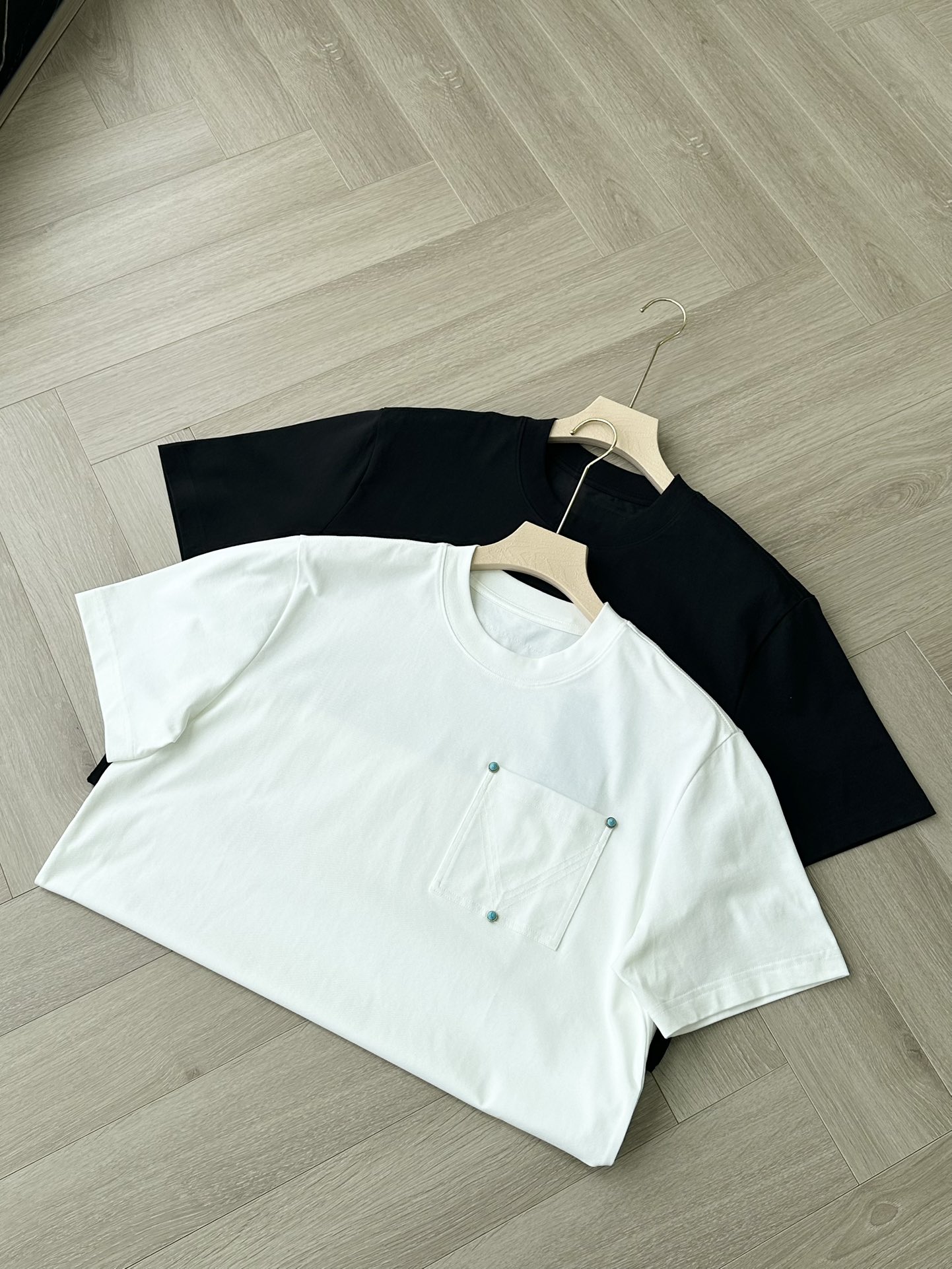 Louis Vuitton: Men's New Black and White Cotton T-shirt - Summer Essential 2 i1746961806 6664 0