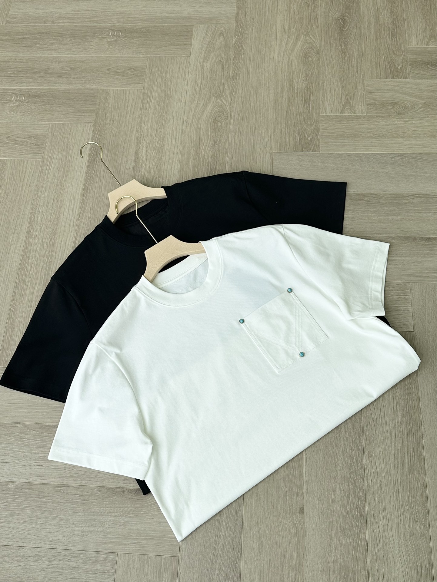 Louis Vuitton: Men's New Black and White Cotton T-shirt - Summer Essential 4 i1746961806 8635 1