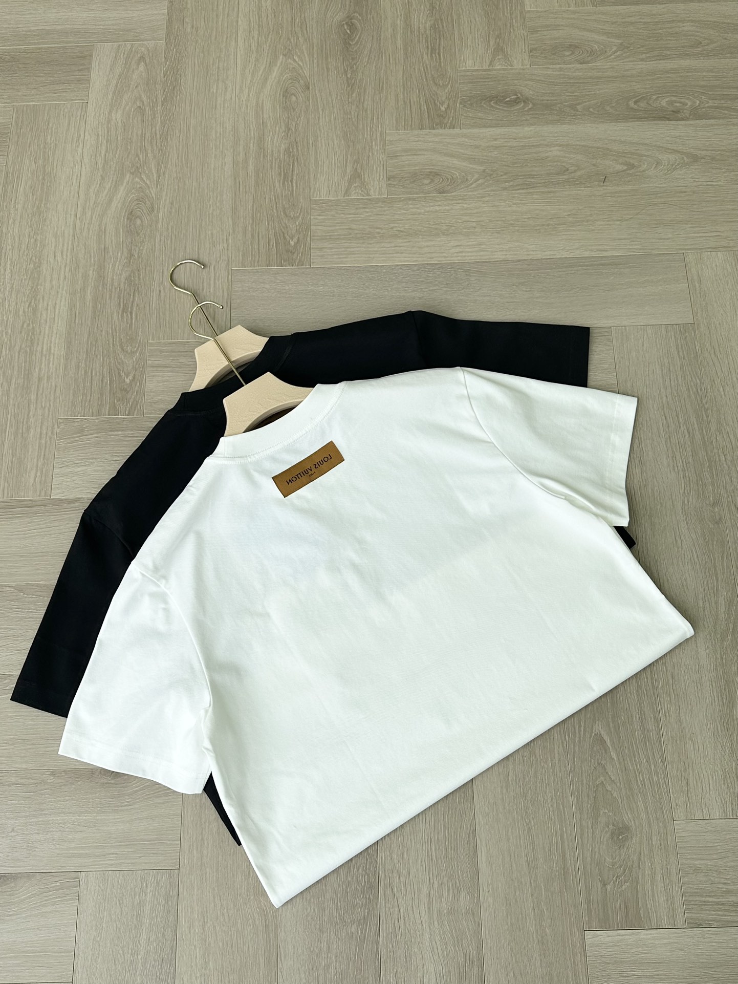 Louis Vuitton: Men's New Black and White Cotton T-shirt - Summer Essential 3 i1746961806 9231 8