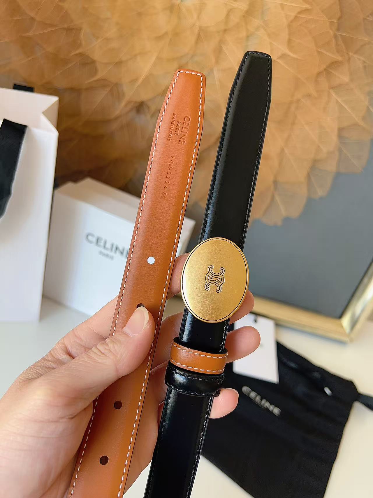 Celine 赛琳 2.5cm 凯旋门新款 双面进口头层小牛皮，质感细腻，丝滑，高端品质，做工精细，双面