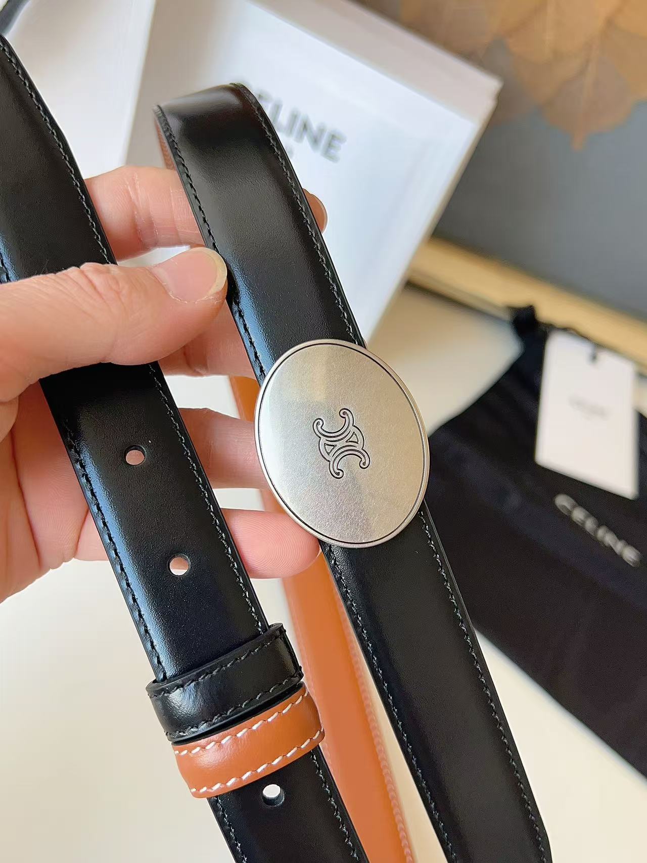 Celine 赛琳 2.5cm 凯旋门新款 双面进口头层小牛皮，质感细腻，丝滑，高端品质，做工精细，双面