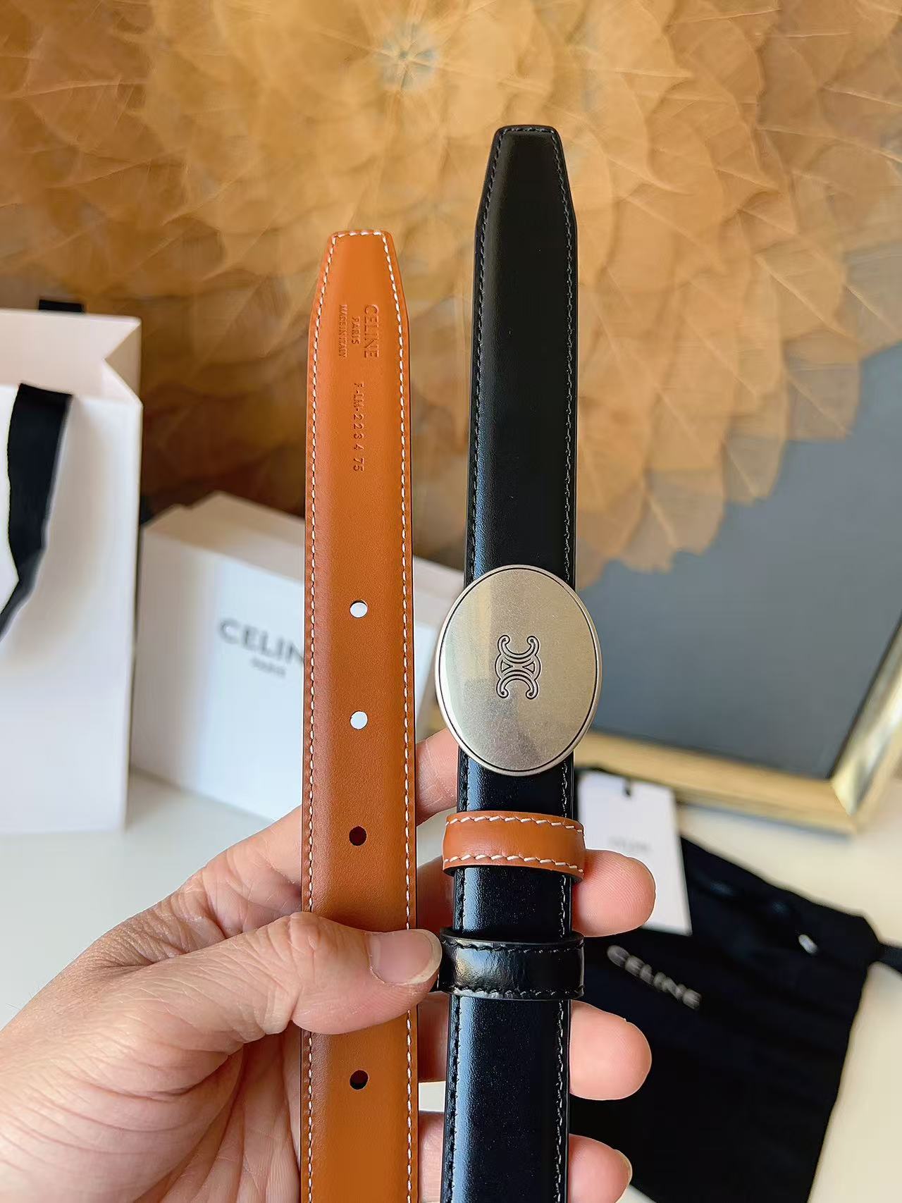 Celine 赛琳 2.5cm 凯旋门新款 双面进口头层小牛皮，质感细腻，丝滑，高端品质，做工精细，双面