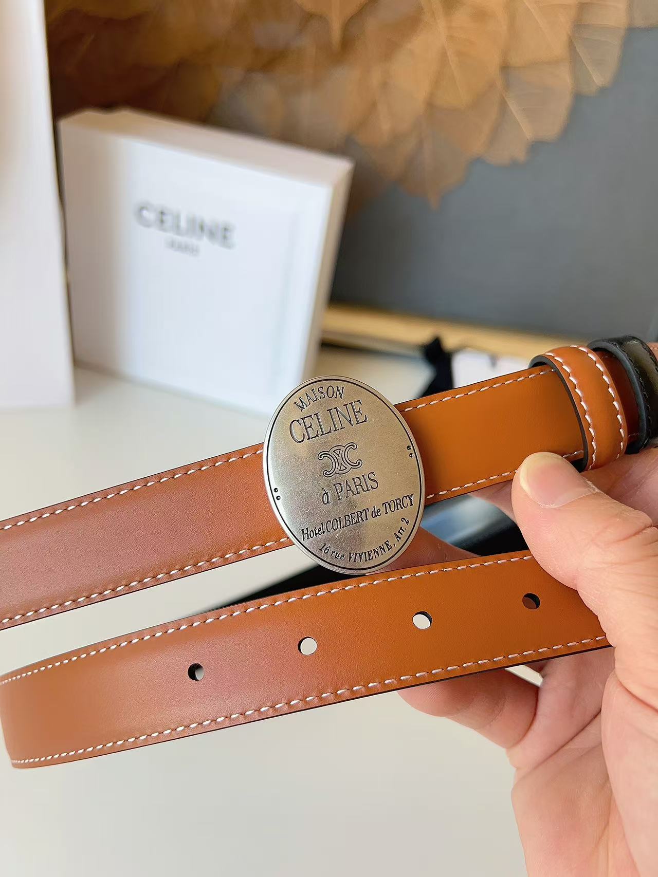 Celine 赛琳 2.5cm 凯旋门新款 双面进口头层小牛皮，质感细腻，丝滑，高端品质，做工精细，双面