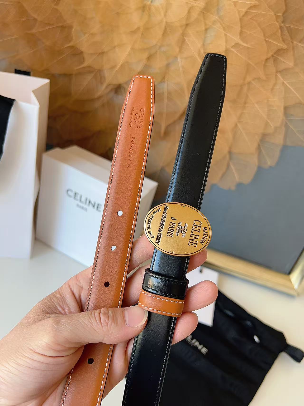 Celine 赛琳 2.5cm 凯旋门新款 双面进口头层小牛皮，质感细腻，丝滑，高端品质，做工精细，双面
