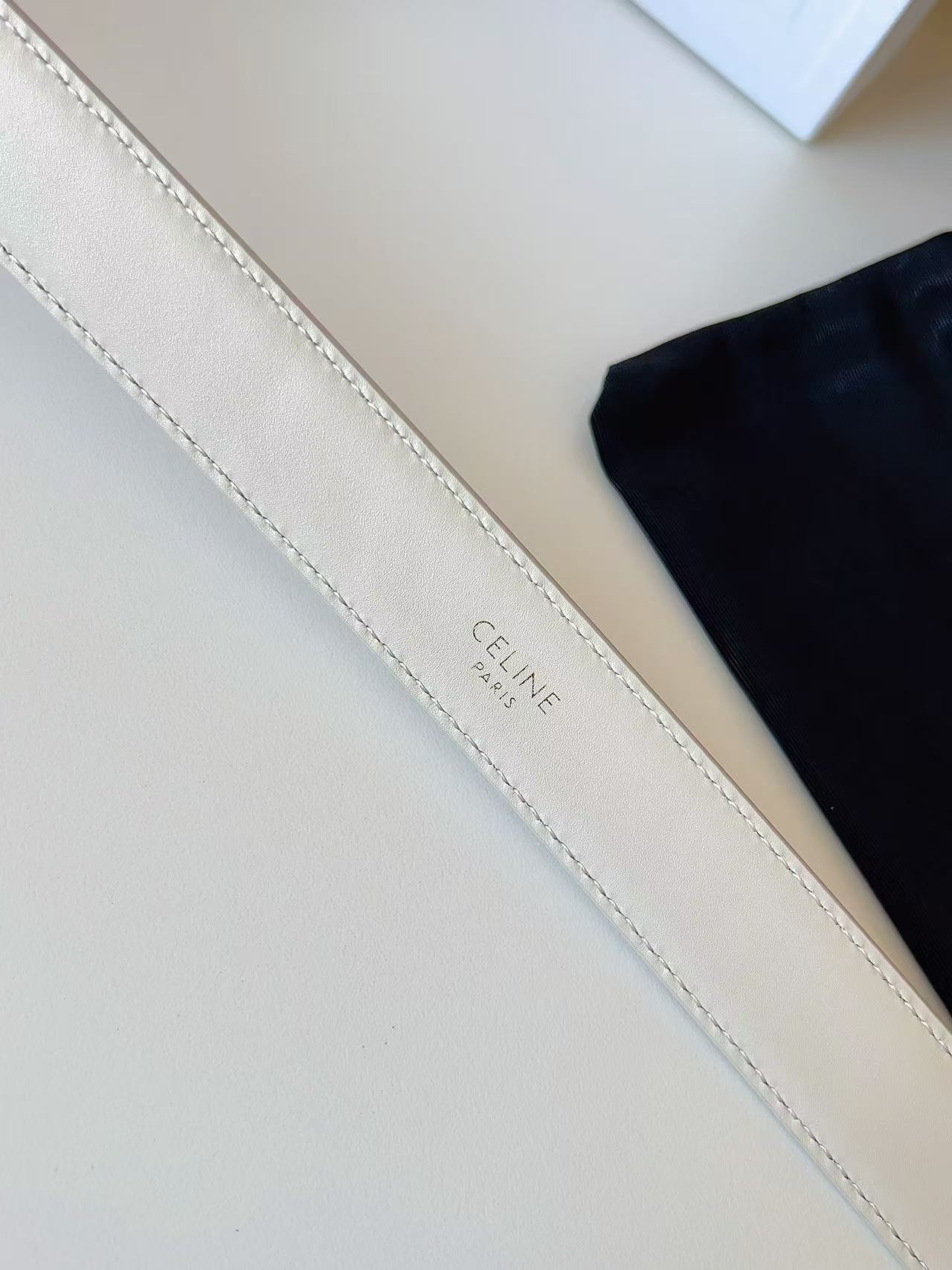 新款赛琳 céline 凯旋门椭圆扣腰带 2.5cm精品 顶级进口牛皮制作。手感细腻，上身效果超级好看。
