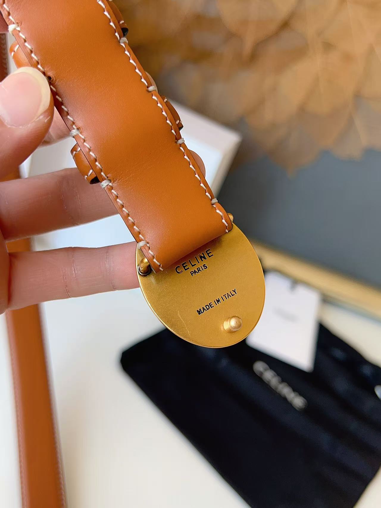 新款赛琳 céline 凯旋门椭圆扣腰带 2.5cm精品 顶级进口牛皮制作。手感细腻，上身效果超级好看。