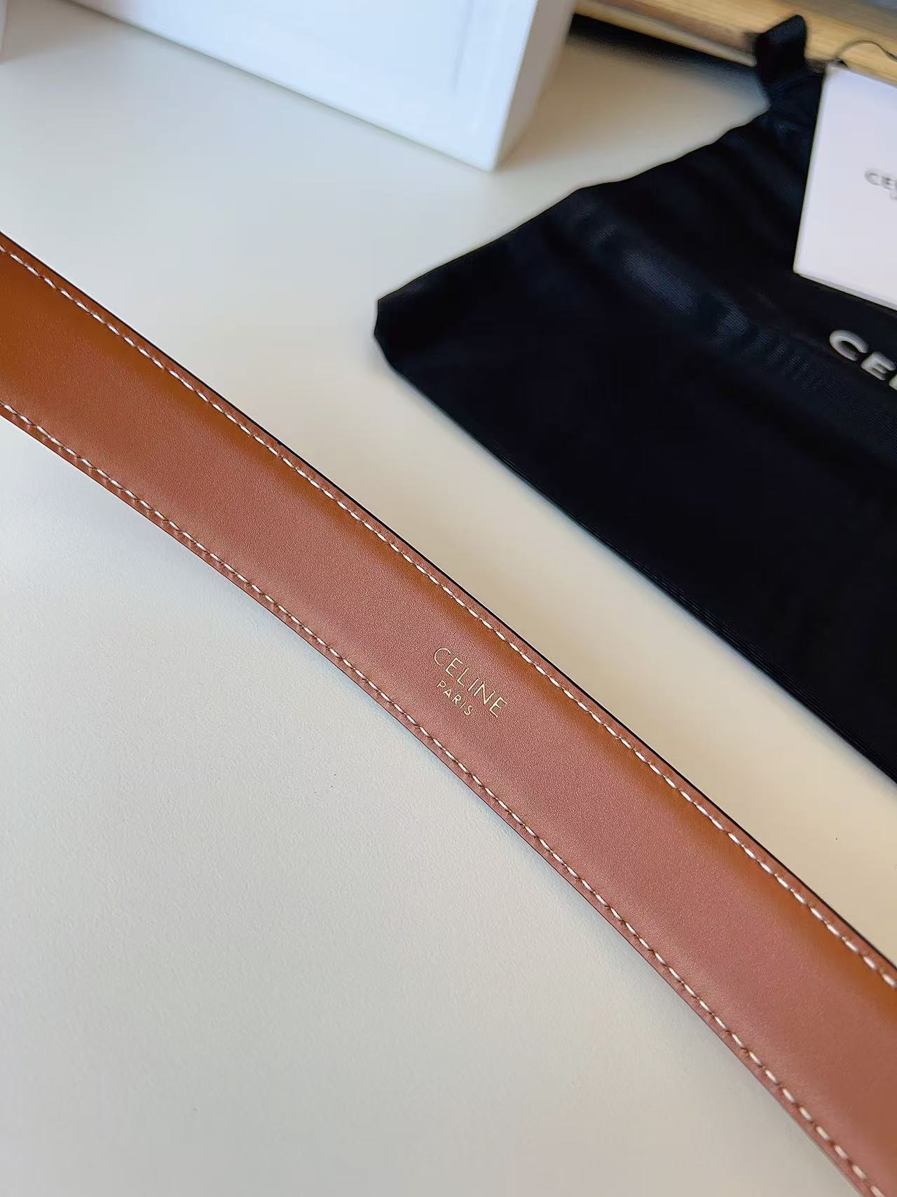 新款赛琳 céline 凯旋门椭圆扣腰带 2.5cm精品 顶级进口牛皮制作。手感细腻，上身效果超级好看。