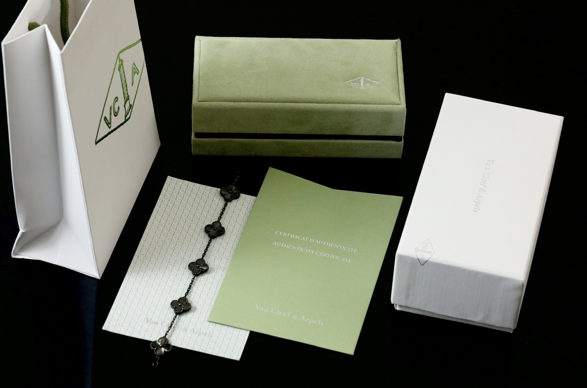 实价：V金精工版手链与vca黑色镭射五花手链