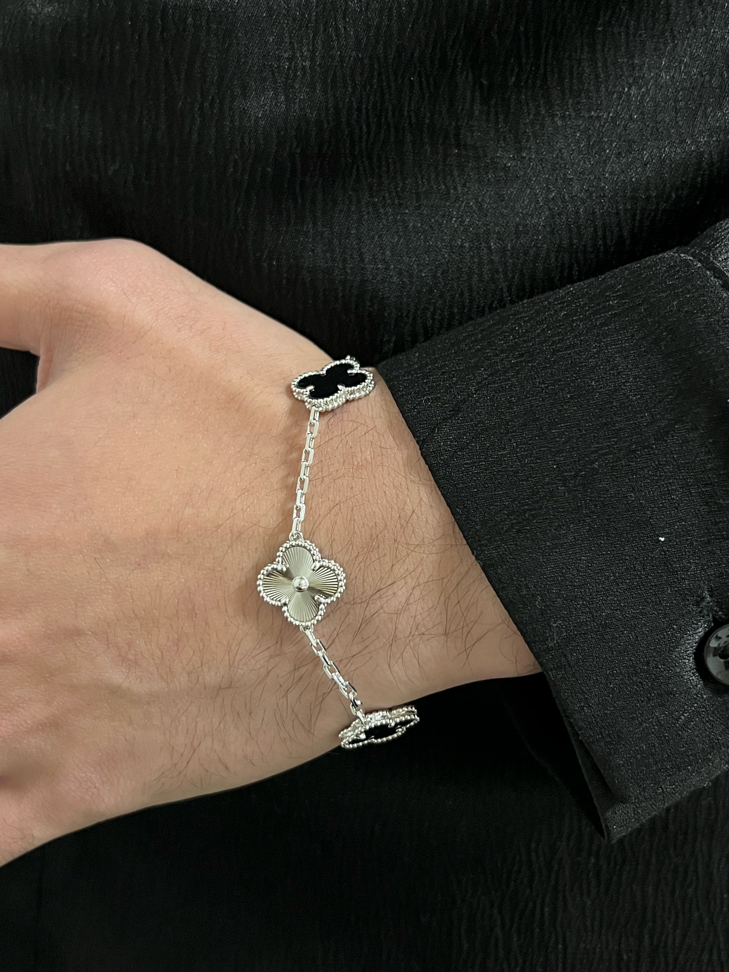 VCA黑白间钻上身效果~