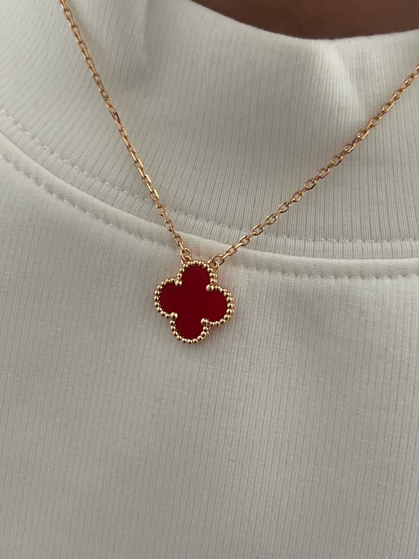 VCA玫瑰金红玛瑙上身效果~