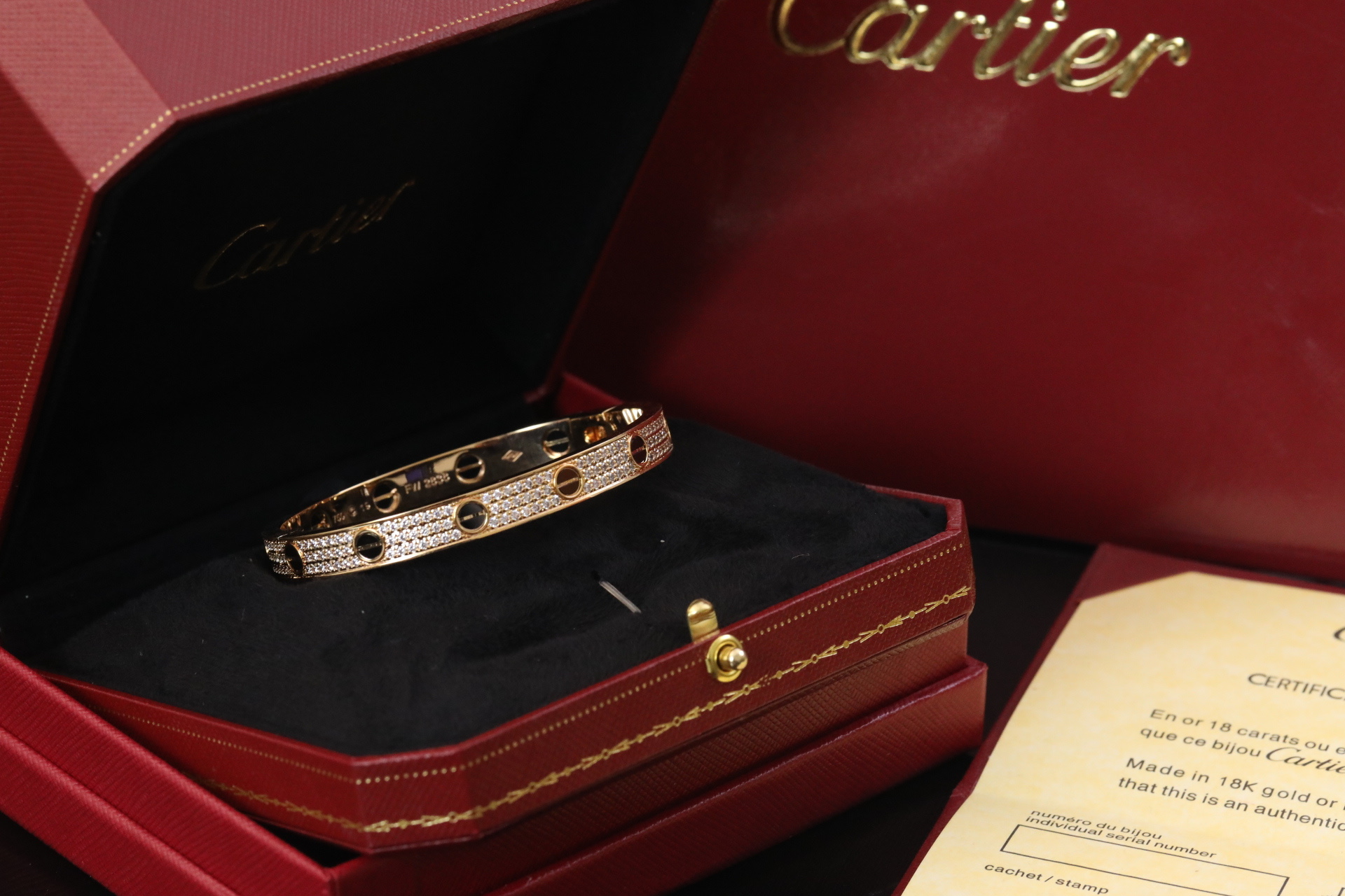 C@rtier Love宽版螺丝满钻手镯