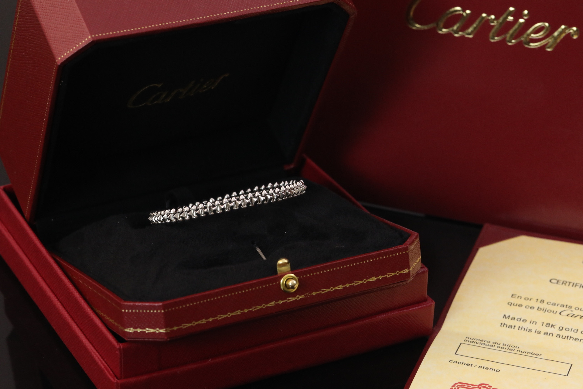 Clash 系列：几何美学与时尚灵感的碰撞