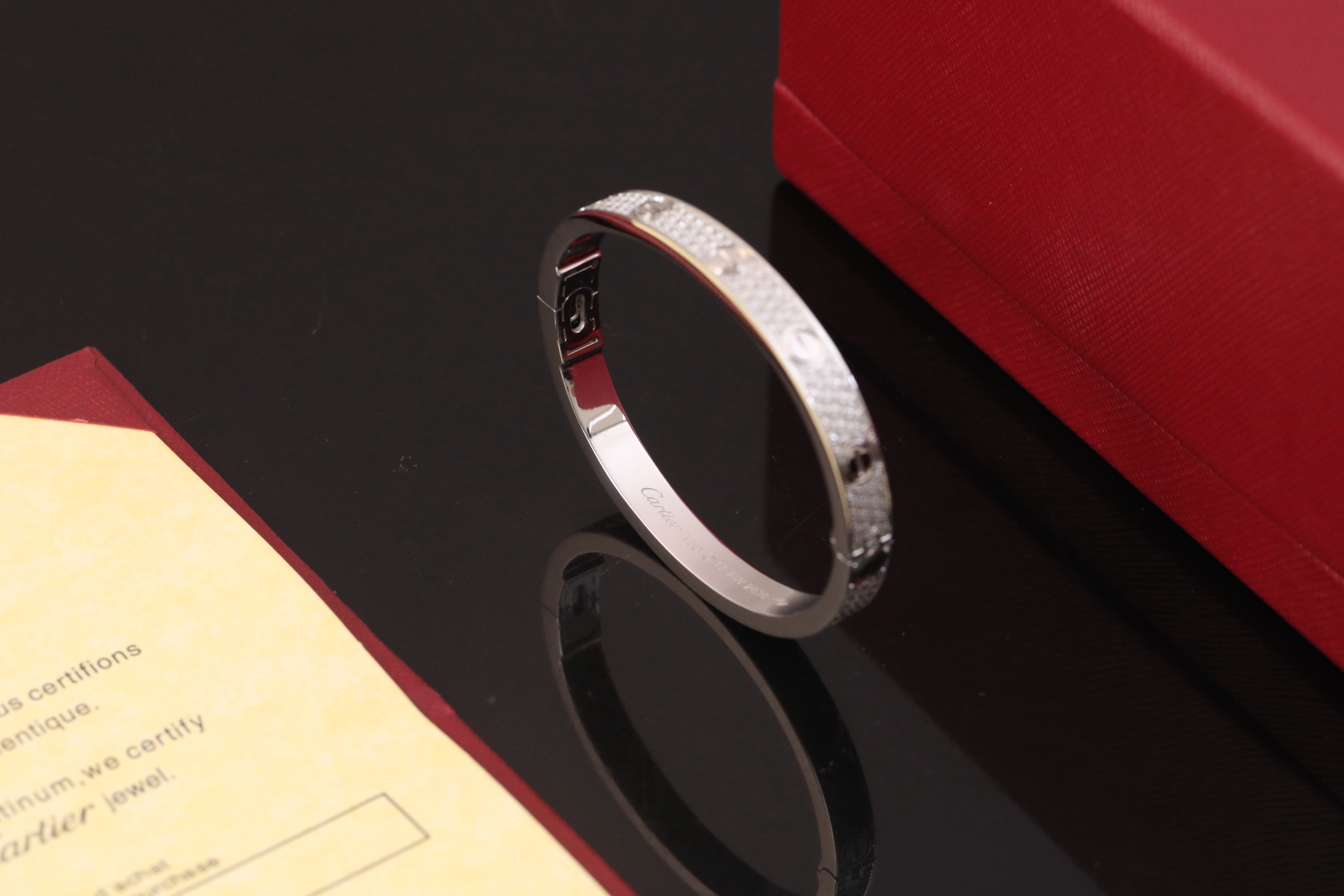 C@rtier Love宽版螺丝满钻手镯