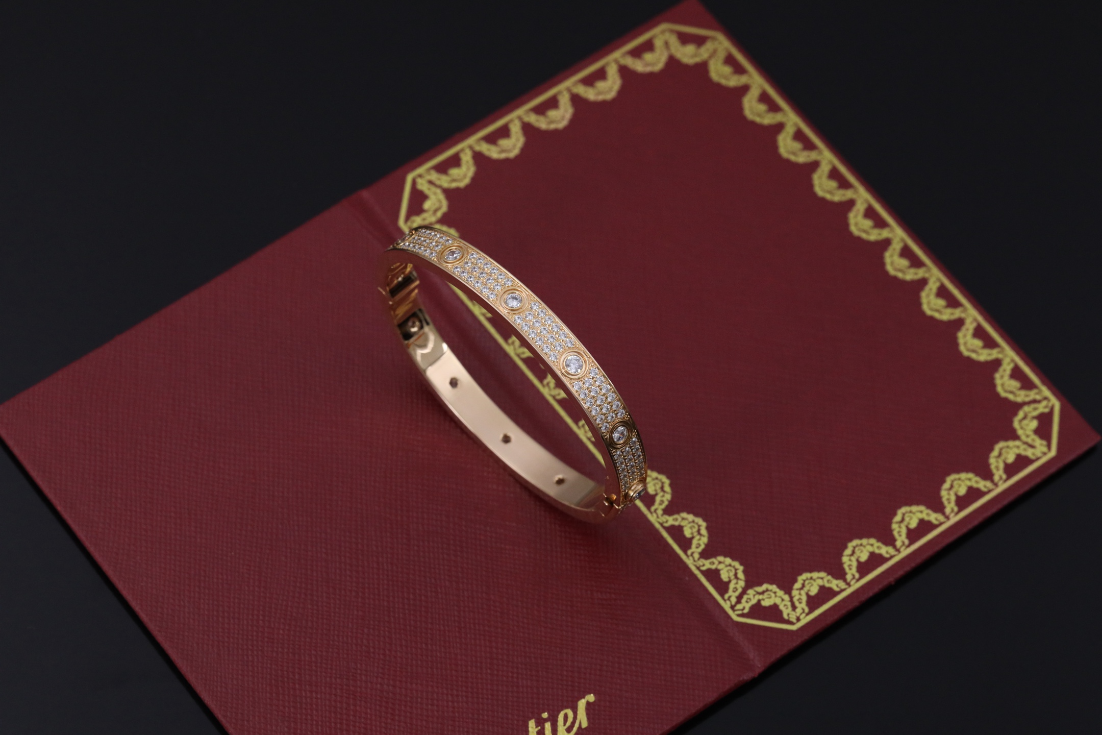 C@rtier Love宽版螺丝满钻手镯