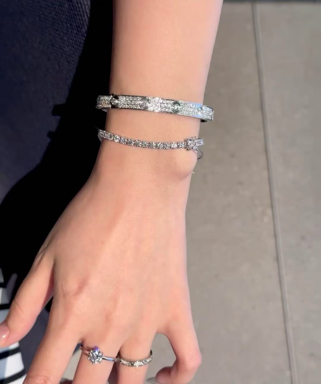Cartier Love hand bracelet饰品 4