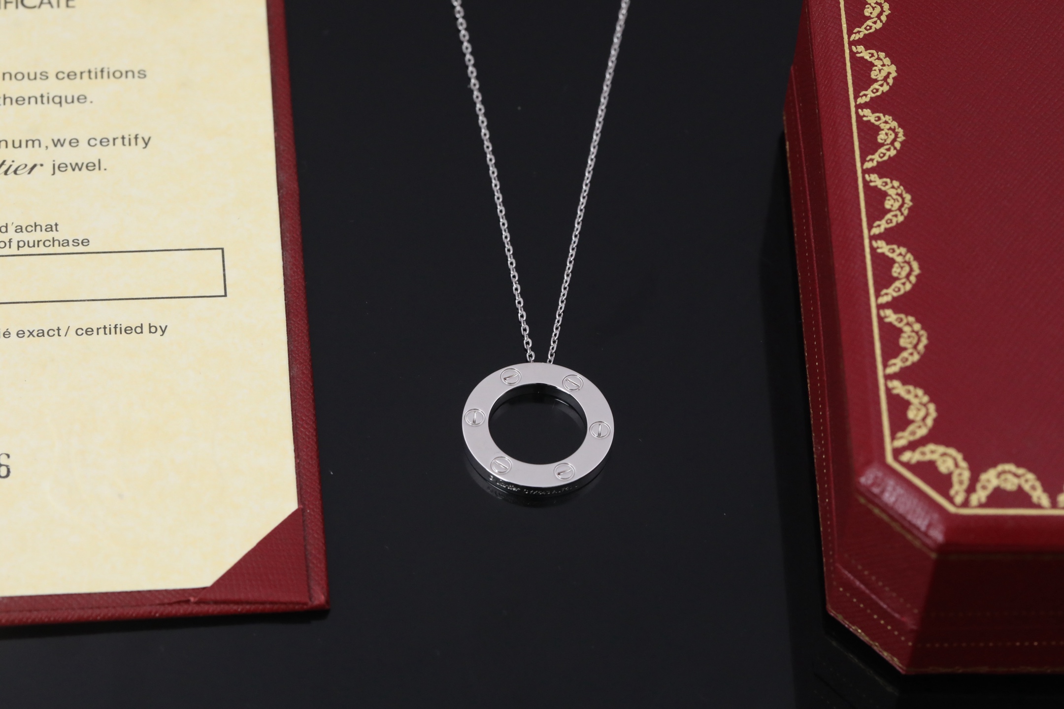 Cartier LOVE圆牌白金色无钻项链限量现货