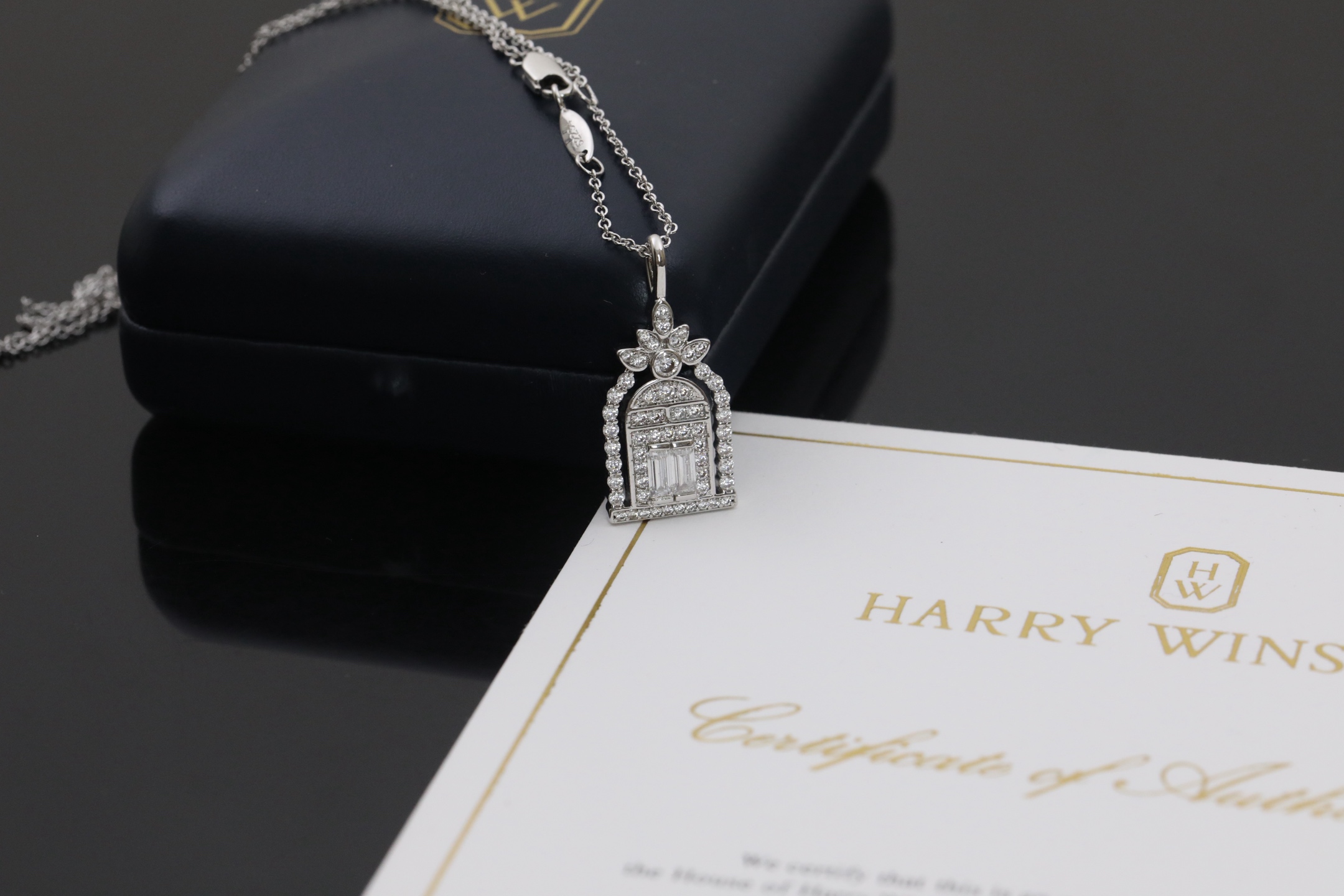 “Real Gold Lucky Necklace Inspired by New York Flagship Store Gates” - 图片 4