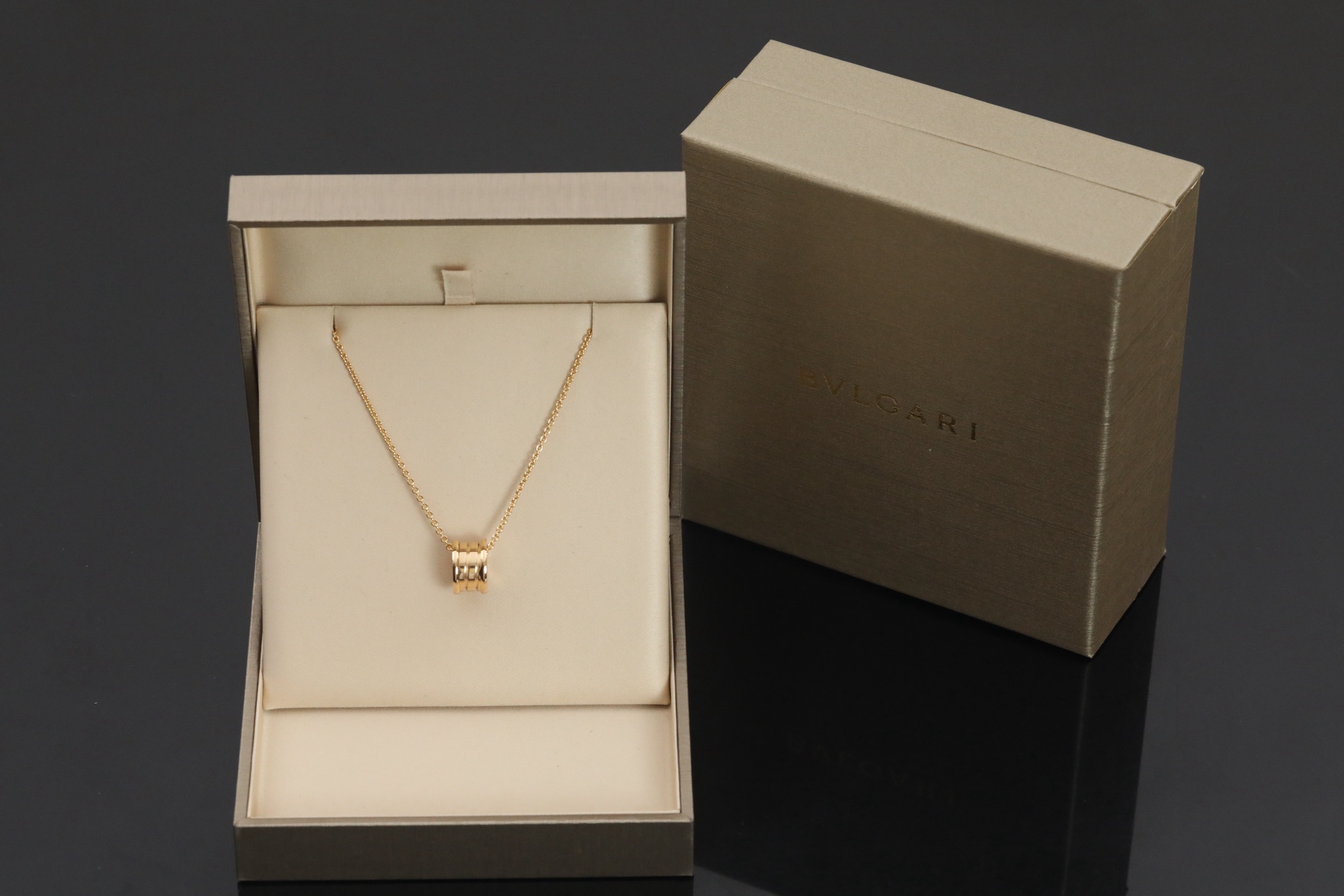 B.zero 1项链：灵感源自罗马斗兽场的螺旋形玫瑰金链