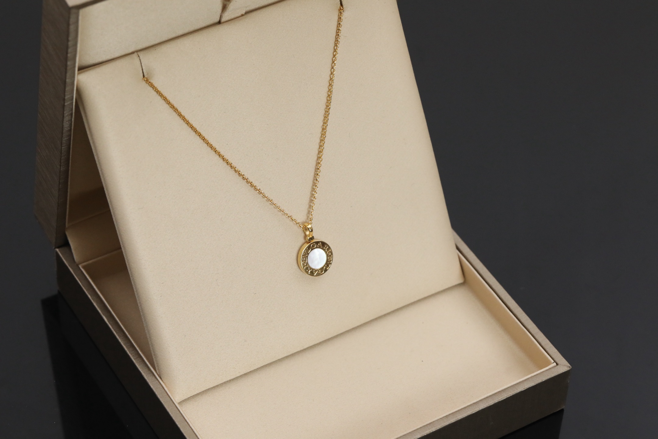 Bvlgari系列黑白红玛瑙项链