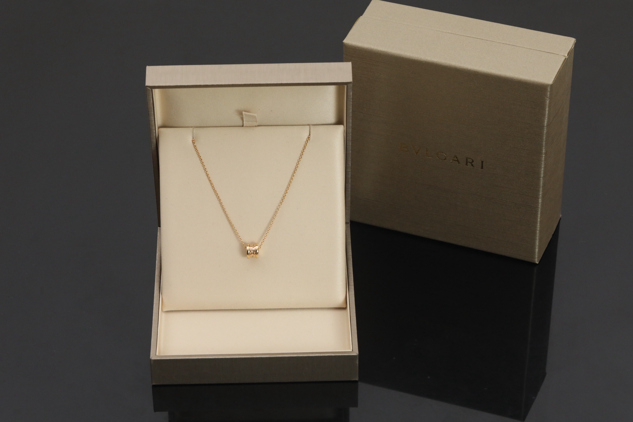 B.zero 1项链：灵感源自罗马斗兽场的螺旋形玫瑰金链