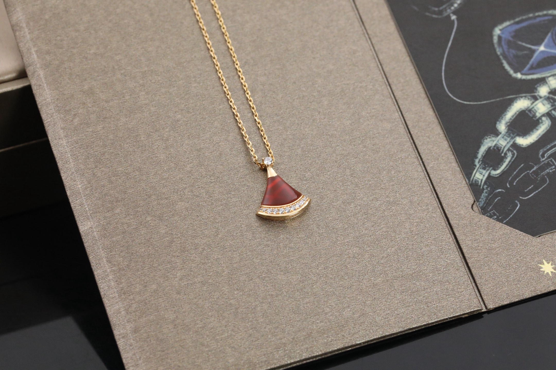 高品质珠宝级镶钻小裙子项链