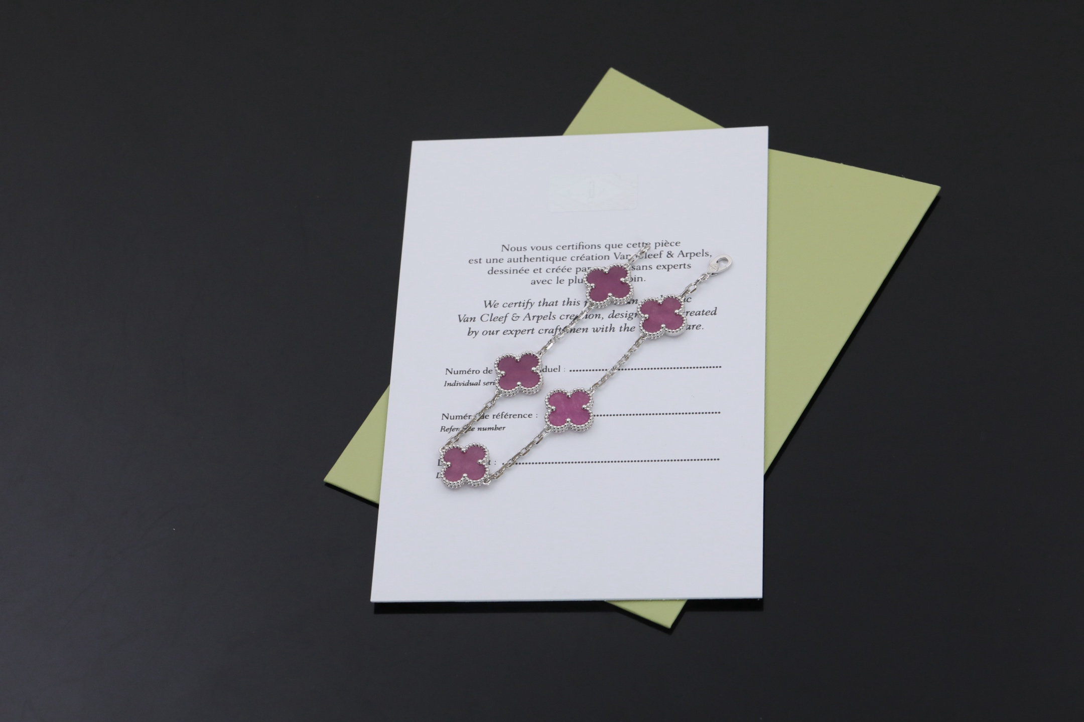 V金精工版与VCA白金紫玛瑙手链的卓越工艺与材质