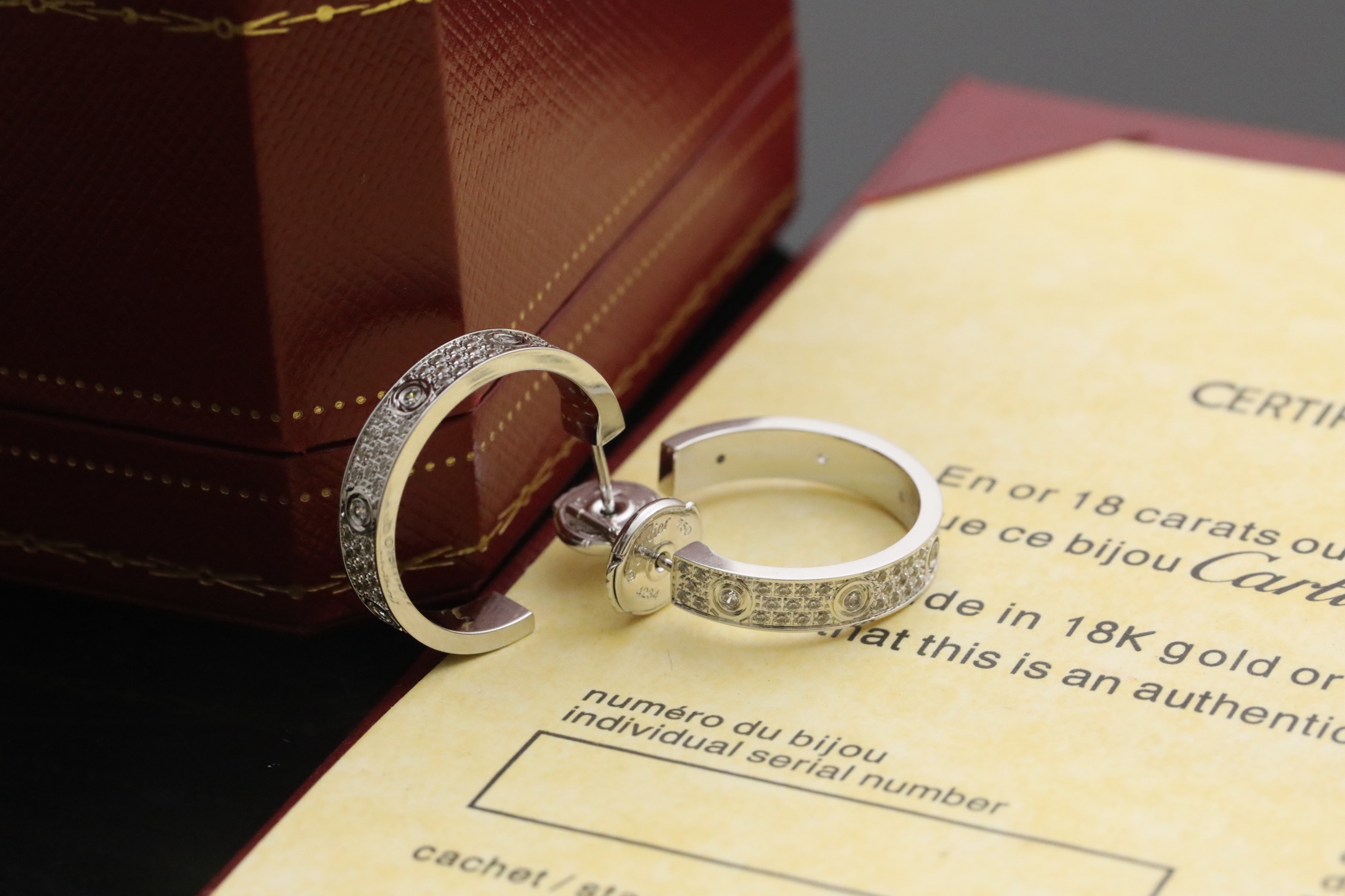 老卡家经典Love螺丝满钻耳环