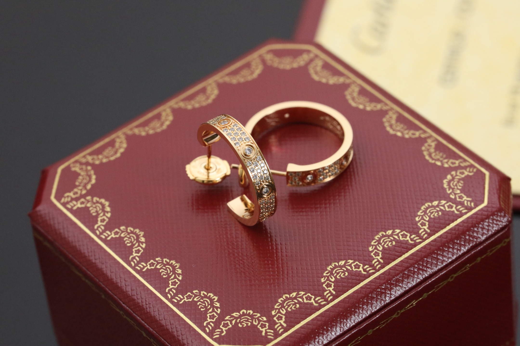 老卡家经典Love螺丝满钻耳环